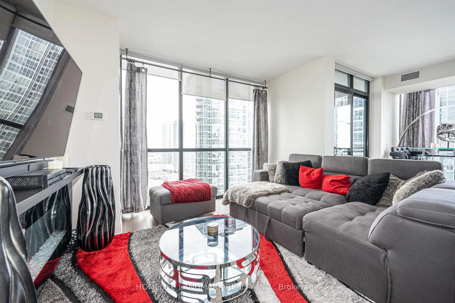Photo 6 of Unit 2706, 2900 Highway 7, Vaughan, Concord — HOMEH