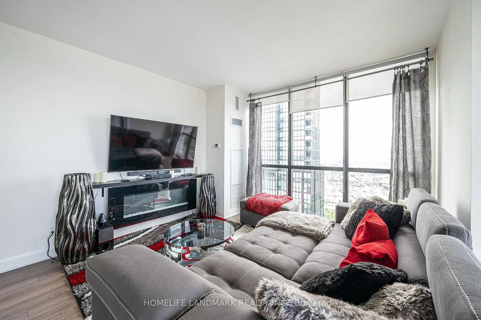 Photo 7 of Unit 2706, 2900 Highway 7, Vaughan, Concord — HOMEH