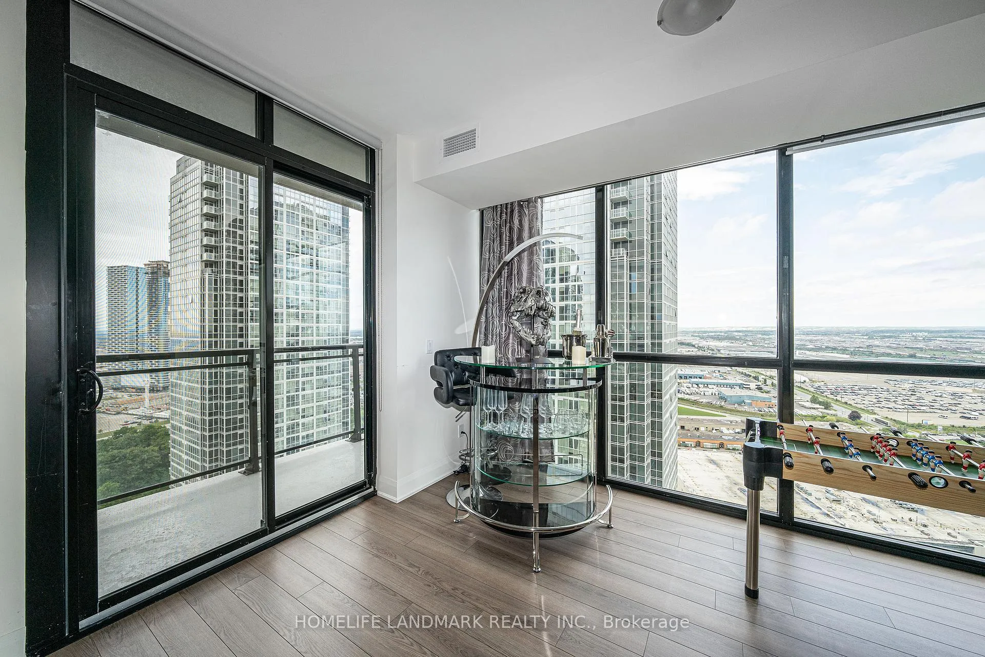 Photo 8 of Unit 2706, 2900 Highway 7, Vaughan, Concord — HOMEH