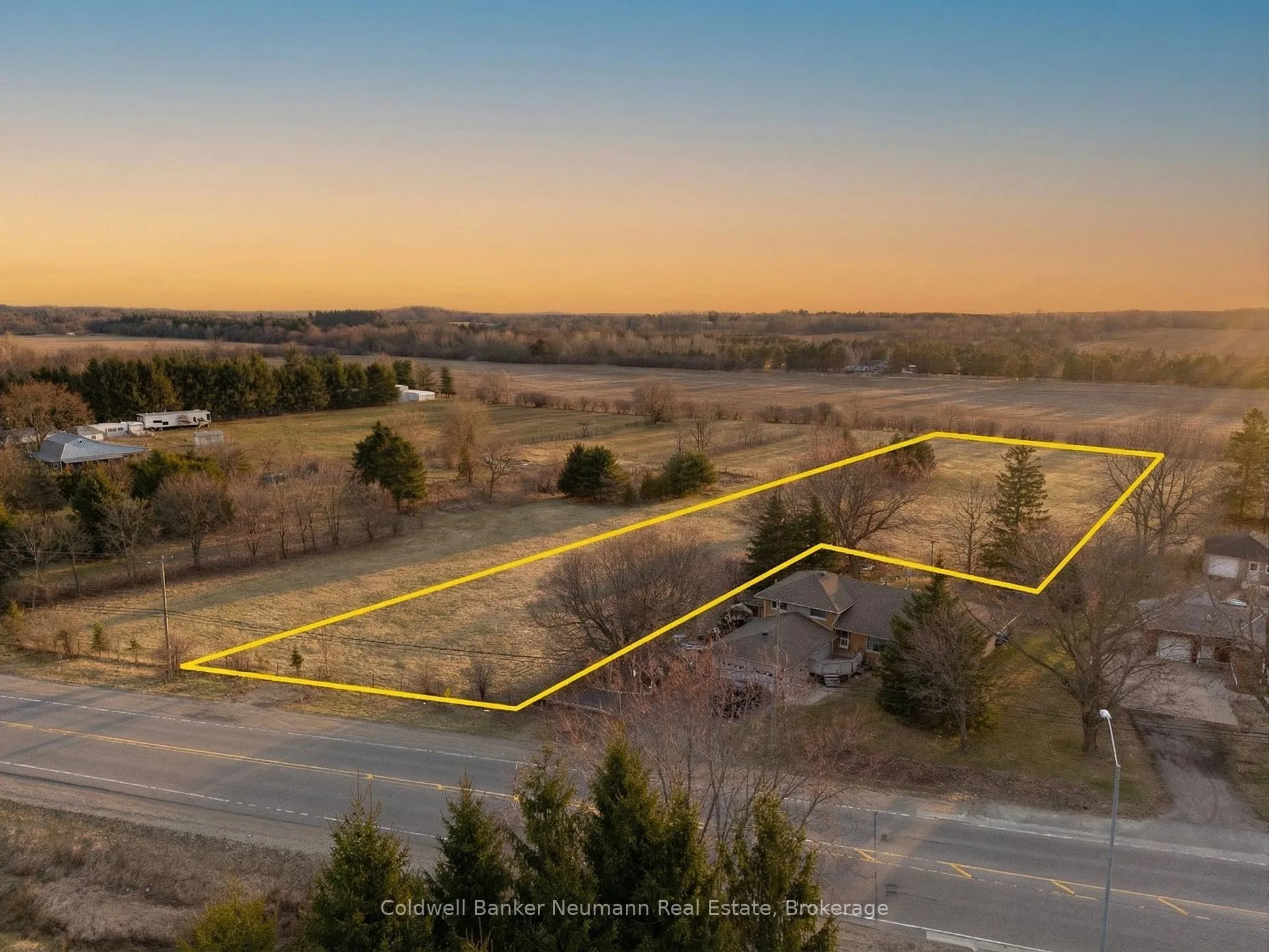 Photo 2 of 8011 7 Highway, Guelph/Eramosa, Rural Guelph/Eramosa East — HOMEH