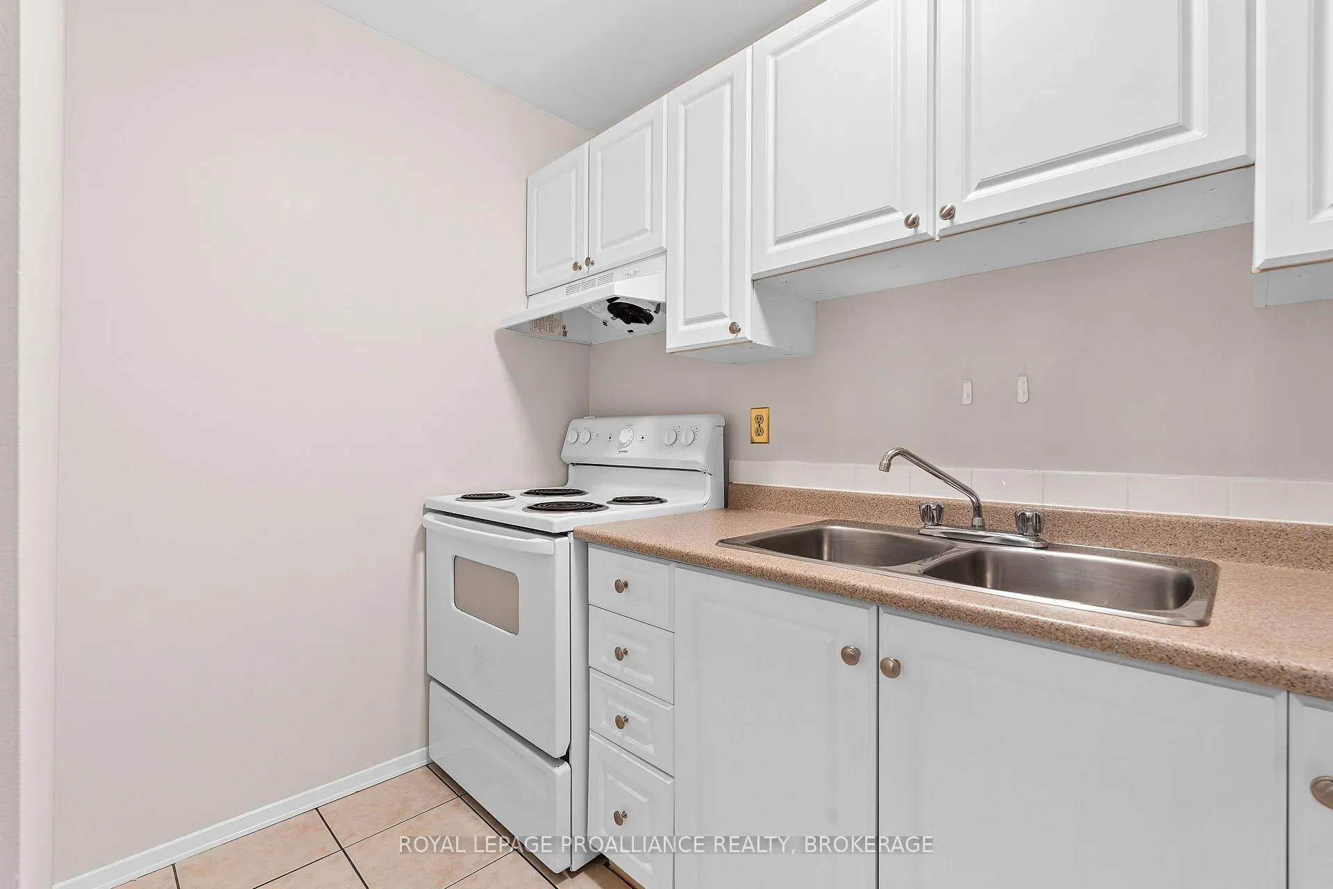 Photo 13 of Unit 302, 573 Armstrong Road, Kingston, East Gardiners Rd — HOMEH