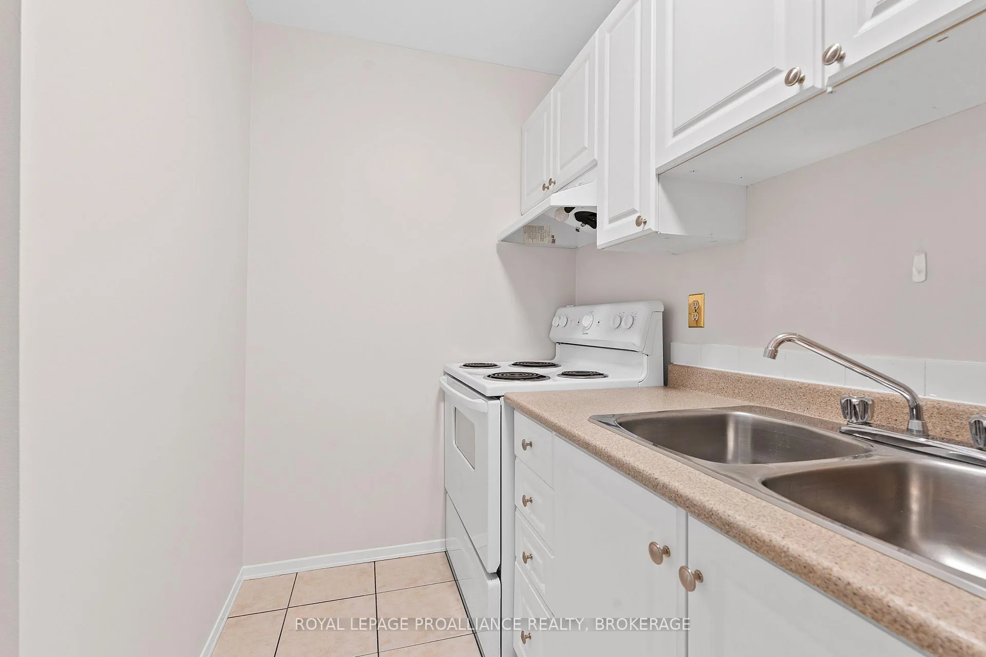 Photo 14 of Unit 302, 573 Armstrong Road, Kingston, East Gardiners Rd — HOMEH