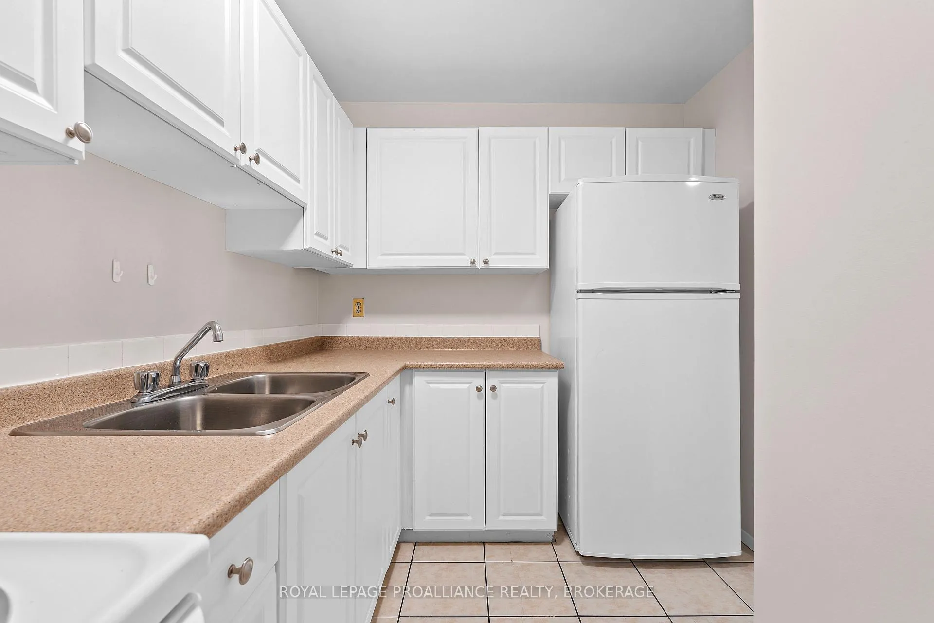 Photo 15 of Unit 302, 573 Armstrong Road, Kingston, East Gardiners Rd — HOMEH