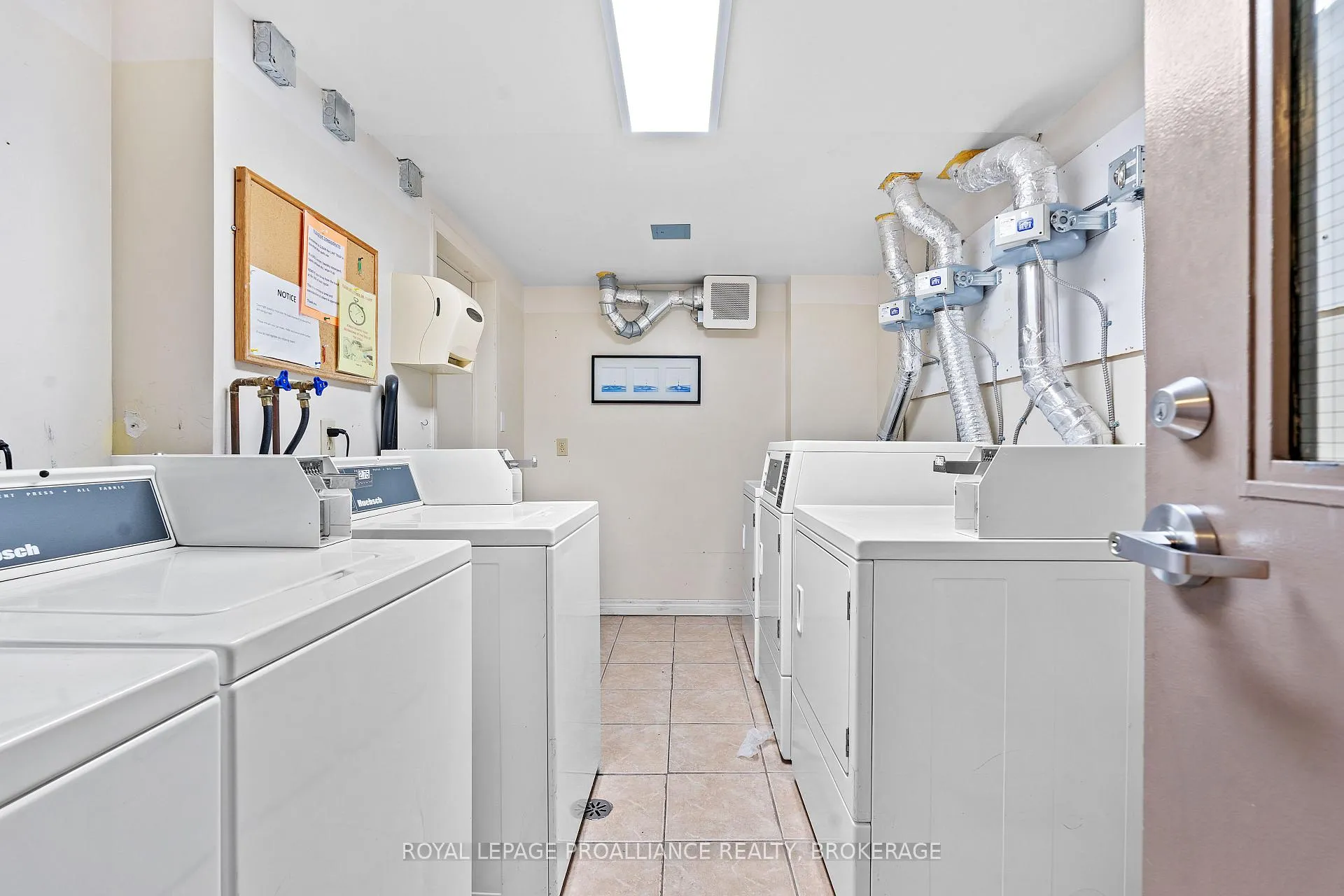 Photo 30 of Unit 302, 573 Armstrong Road, Kingston, East Gardiners Rd — HOMEH