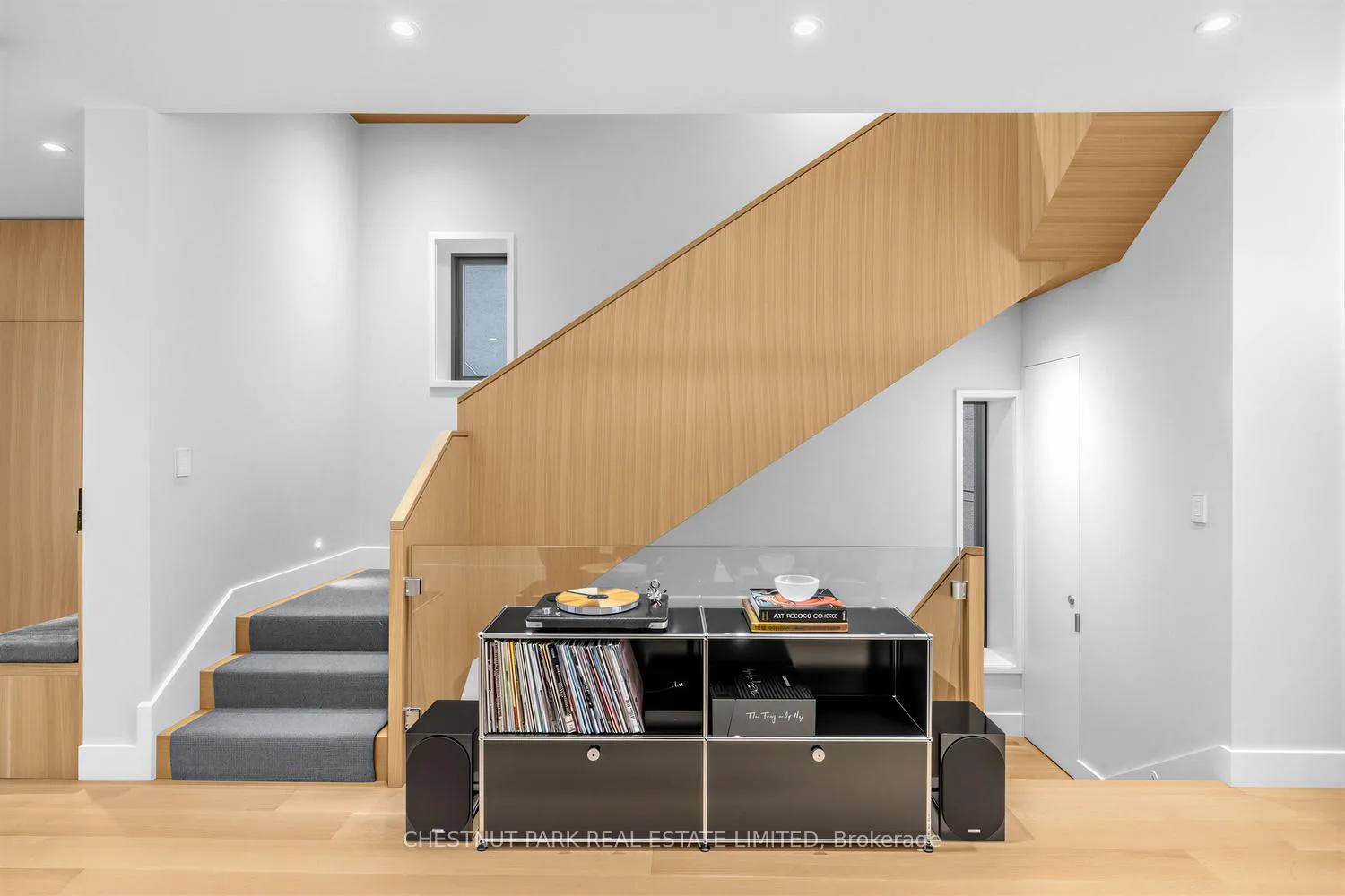 Photo 9 of 55 Farnham Avenue, Toronto, Yonge-St. Clair — HOMEH