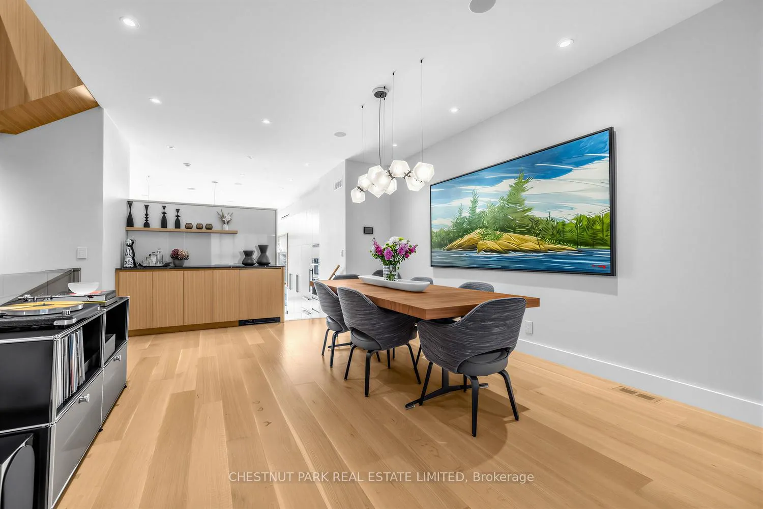 Photo 10 of 55 Farnham Avenue, Toronto, Yonge-St. Clair — HOMEH