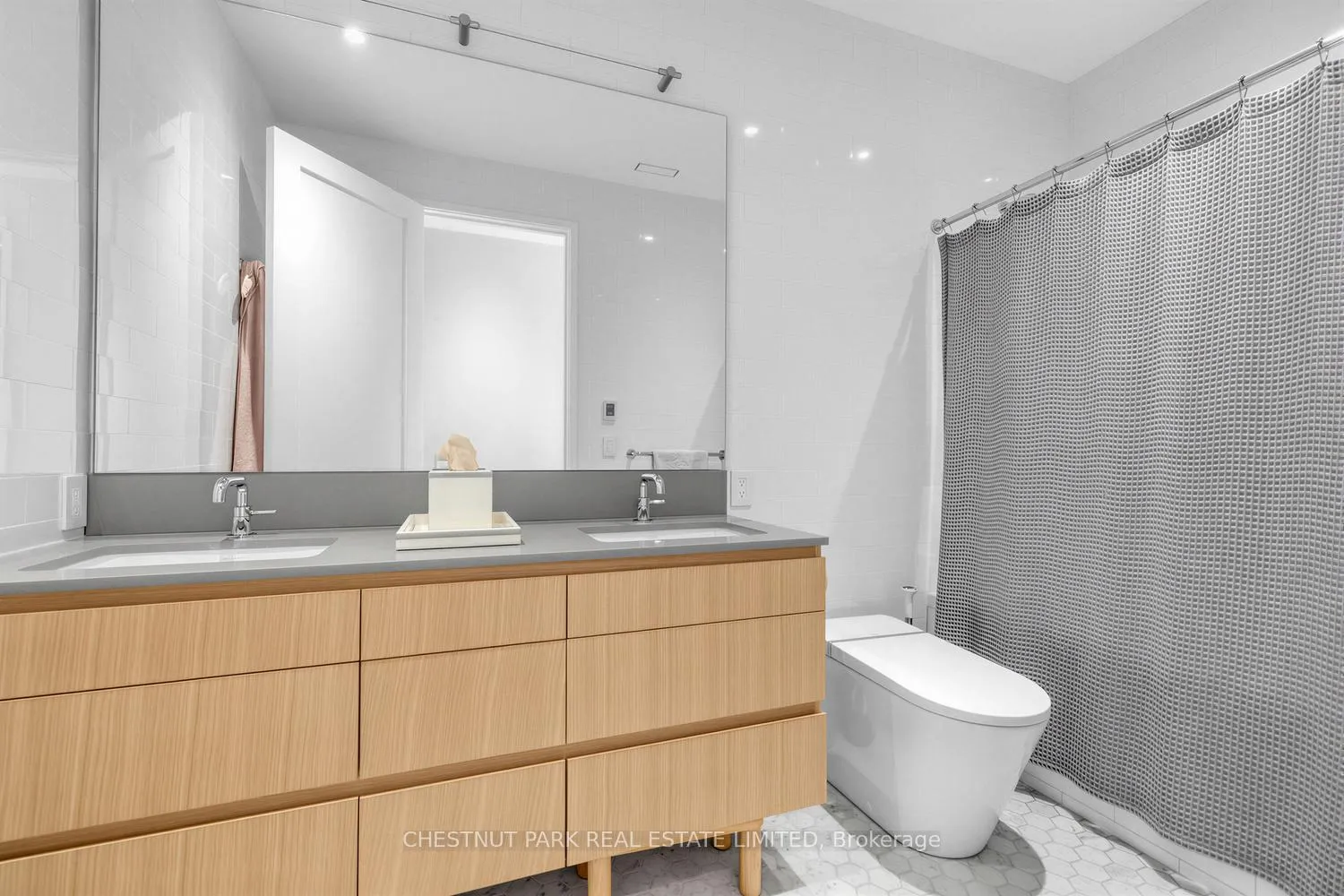 Photo 25 of 55 Farnham Avenue, Toronto, Yonge-St. Clair — HOMEH