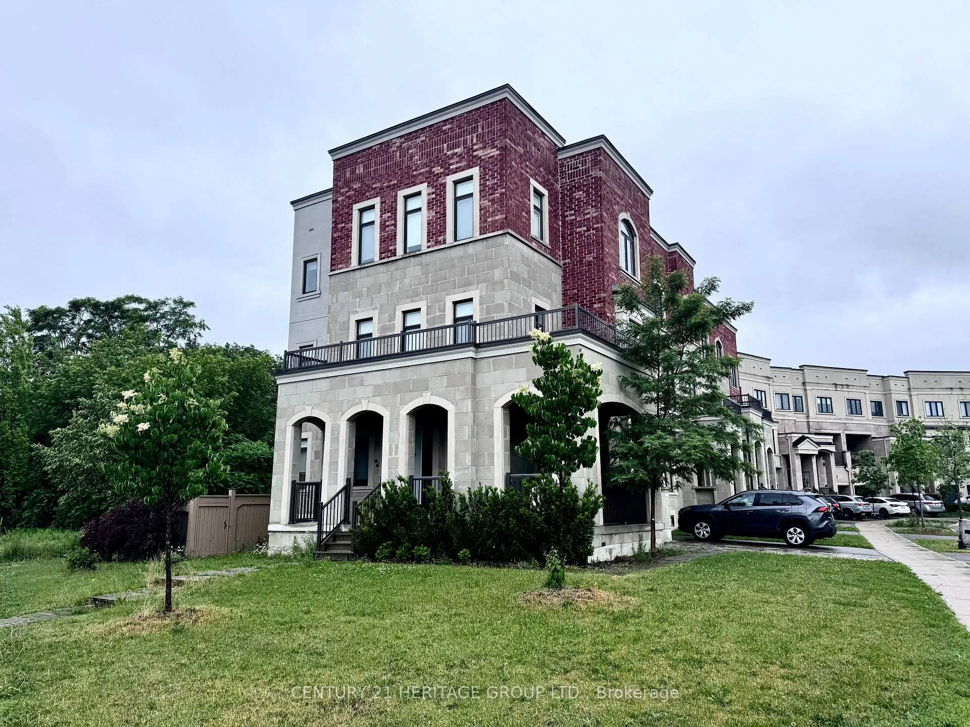 Photo 1 of 210 Arianna Crescent, Vaughan, Patterson — HOMEH