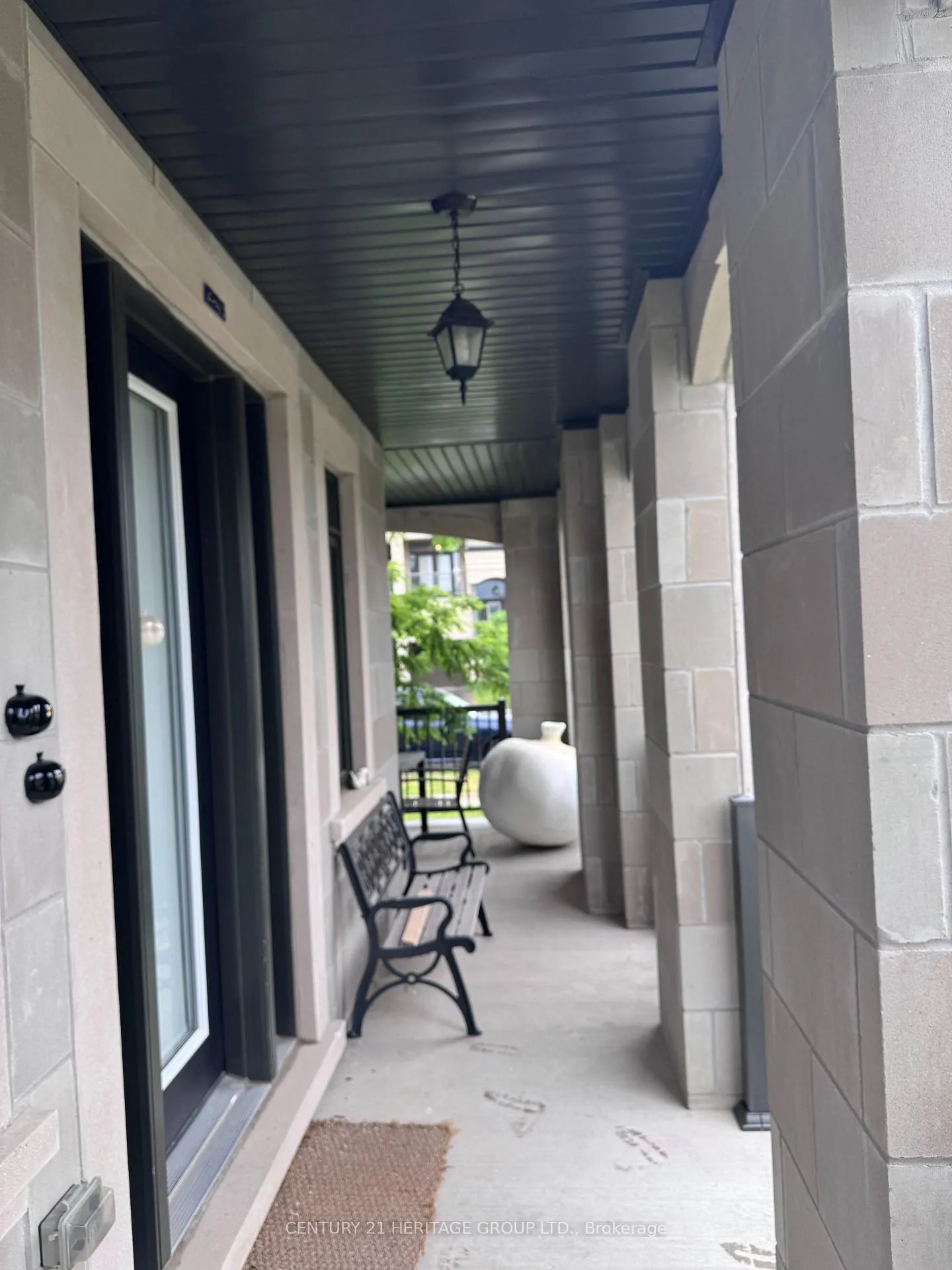 Photo 3 of 210 Arianna Crescent, Vaughan, Patterson — HOMEH