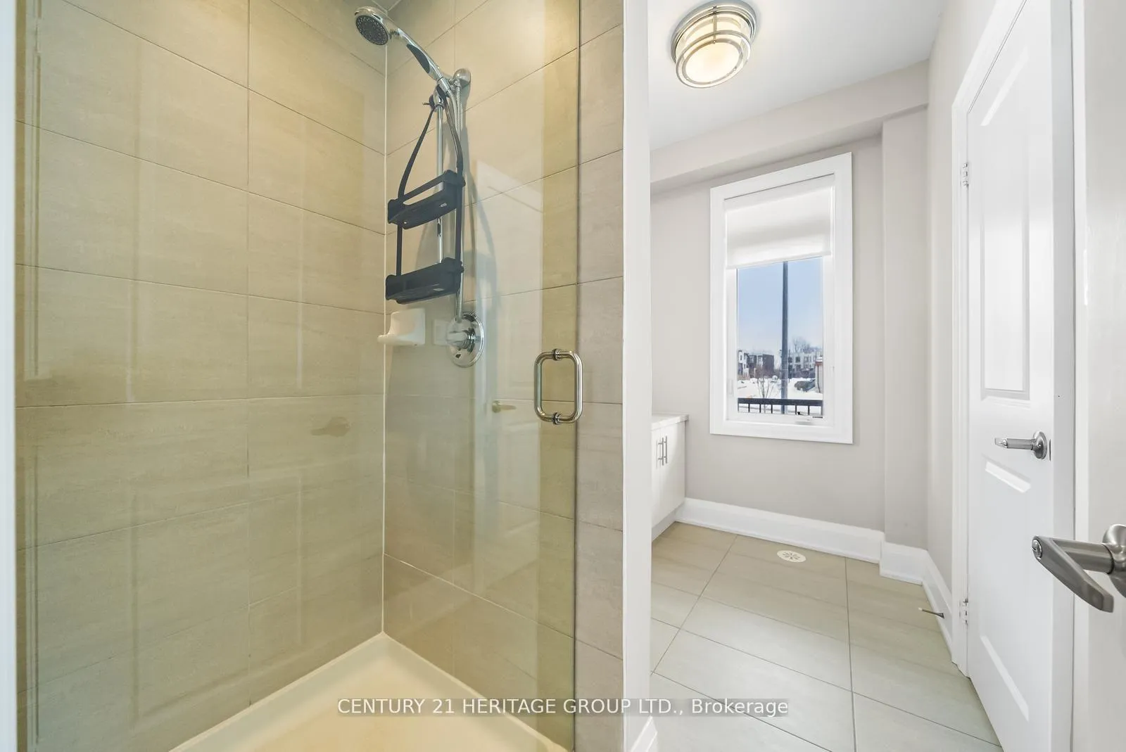 Photo 8 of 210 Arianna Crescent, Vaughan, Patterson — HOMEH