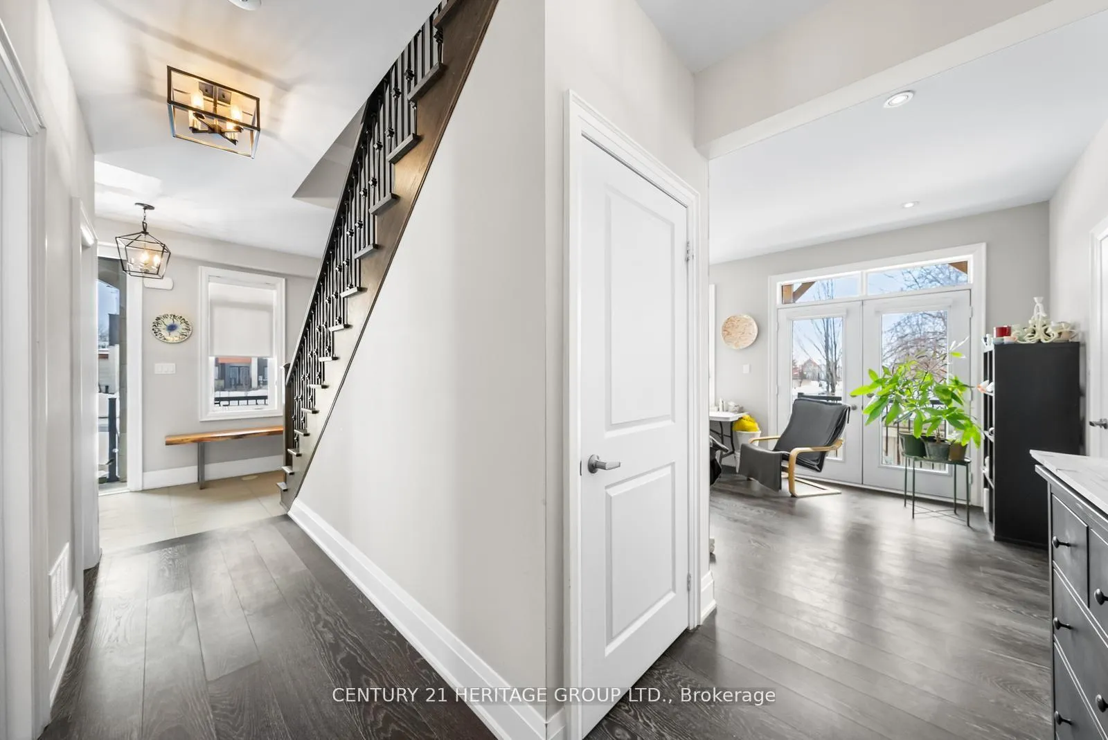 Photo 9 of 210 Arianna Crescent, Vaughan, Patterson — HOMEH