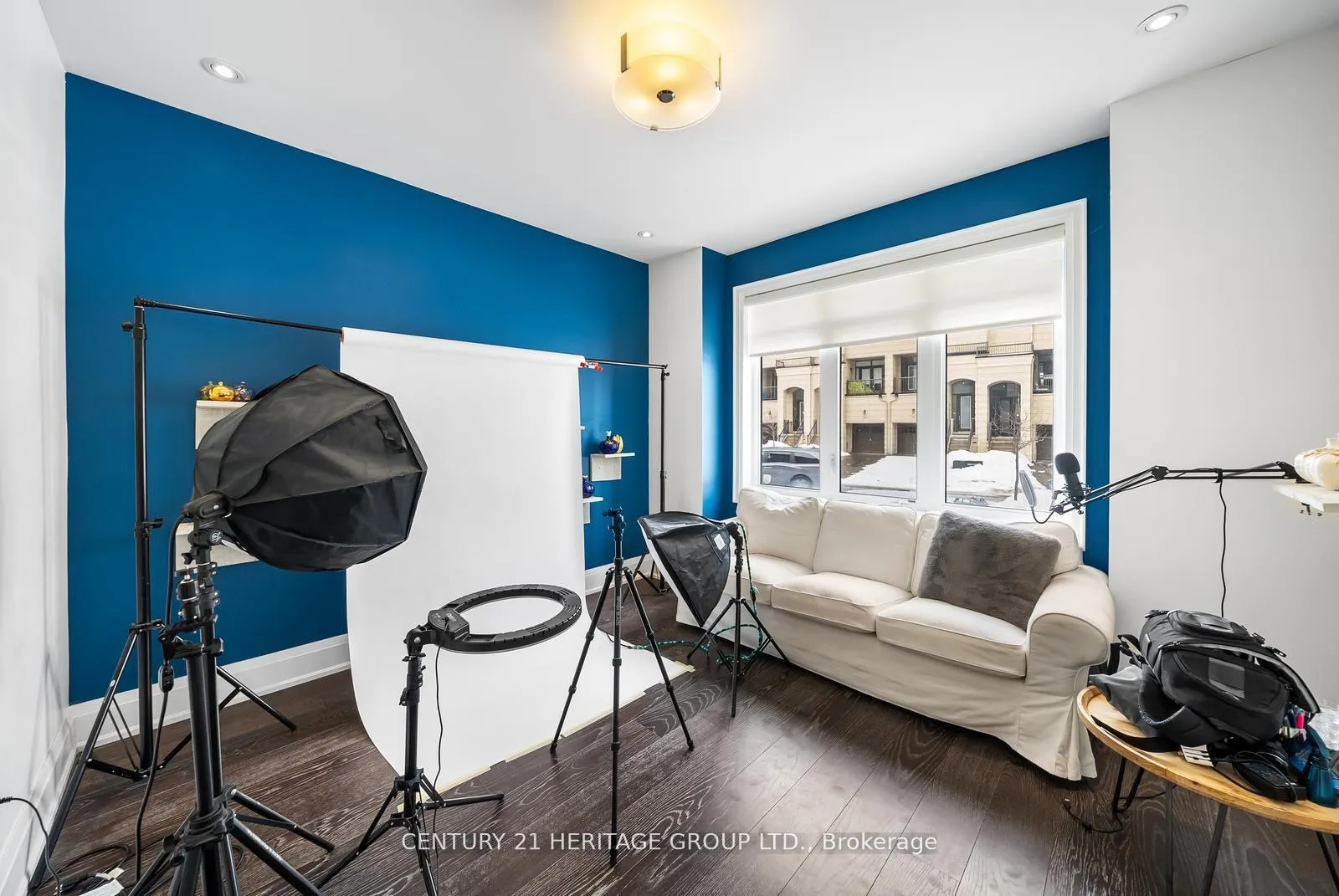 Photo 10 of 210 Arianna Crescent, Vaughan, Patterson — HOMEH