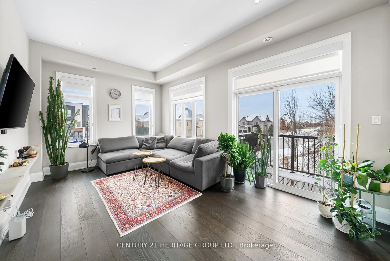 Photo 12 of 210 Arianna Crescent, Vaughan, Patterson — HOMEH
