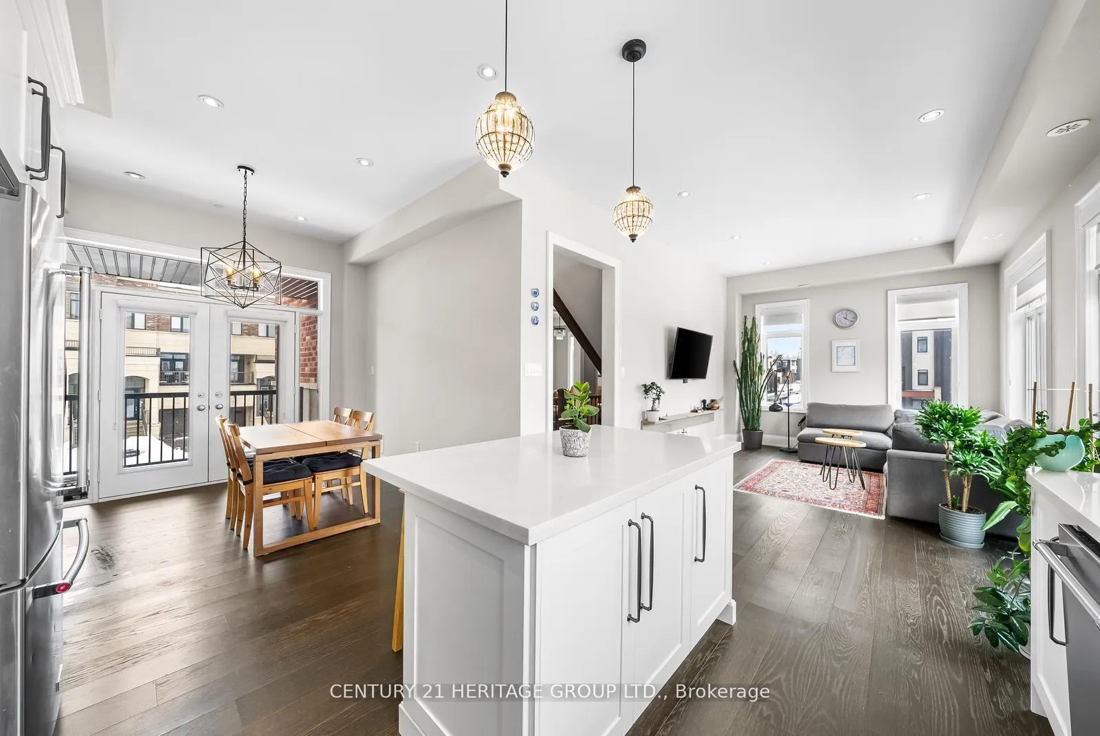Photo 15 of 210 Arianna Crescent, Vaughan, Patterson — HOMEH