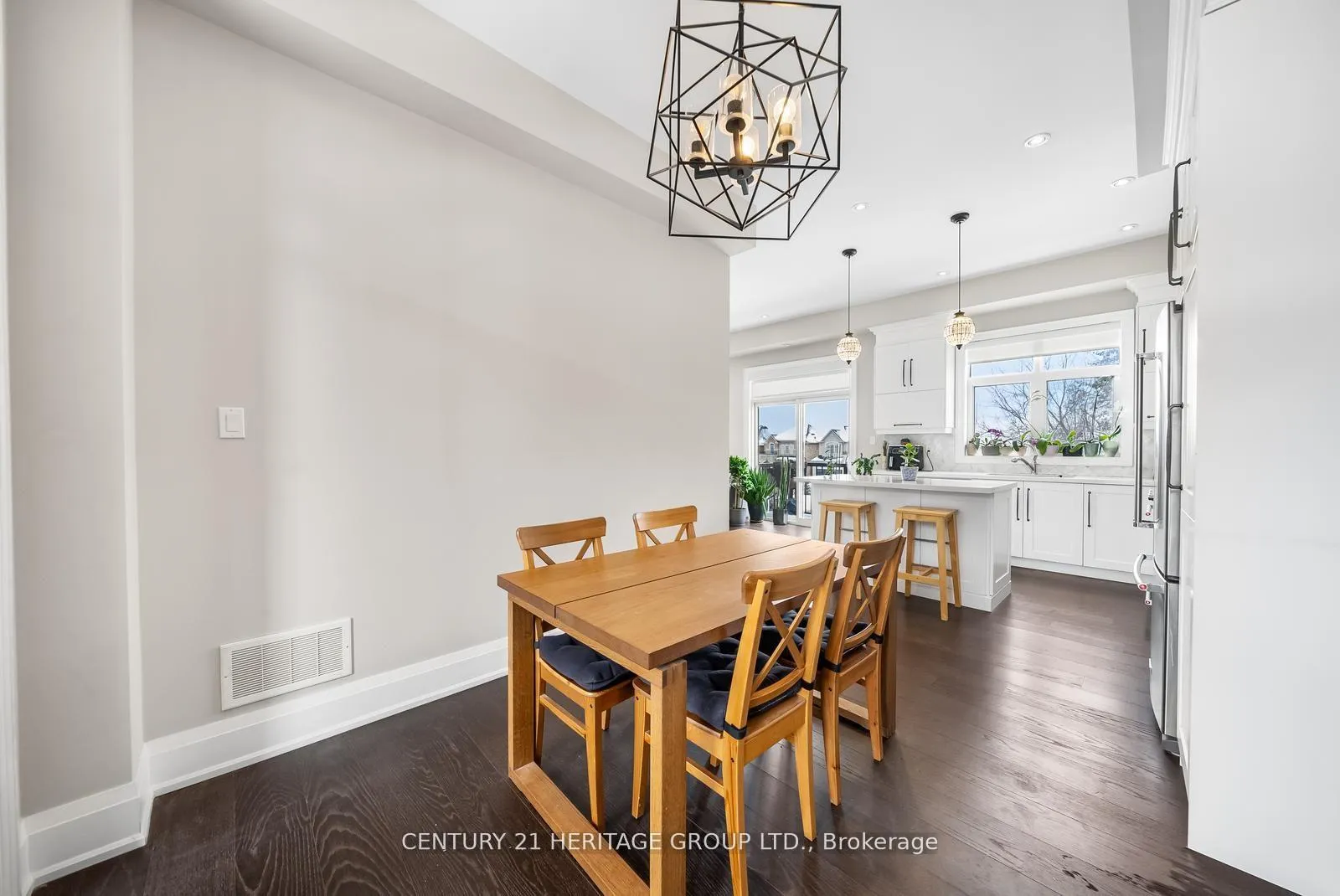Photo 16 of 210 Arianna Crescent, Vaughan, Patterson — HOMEH
