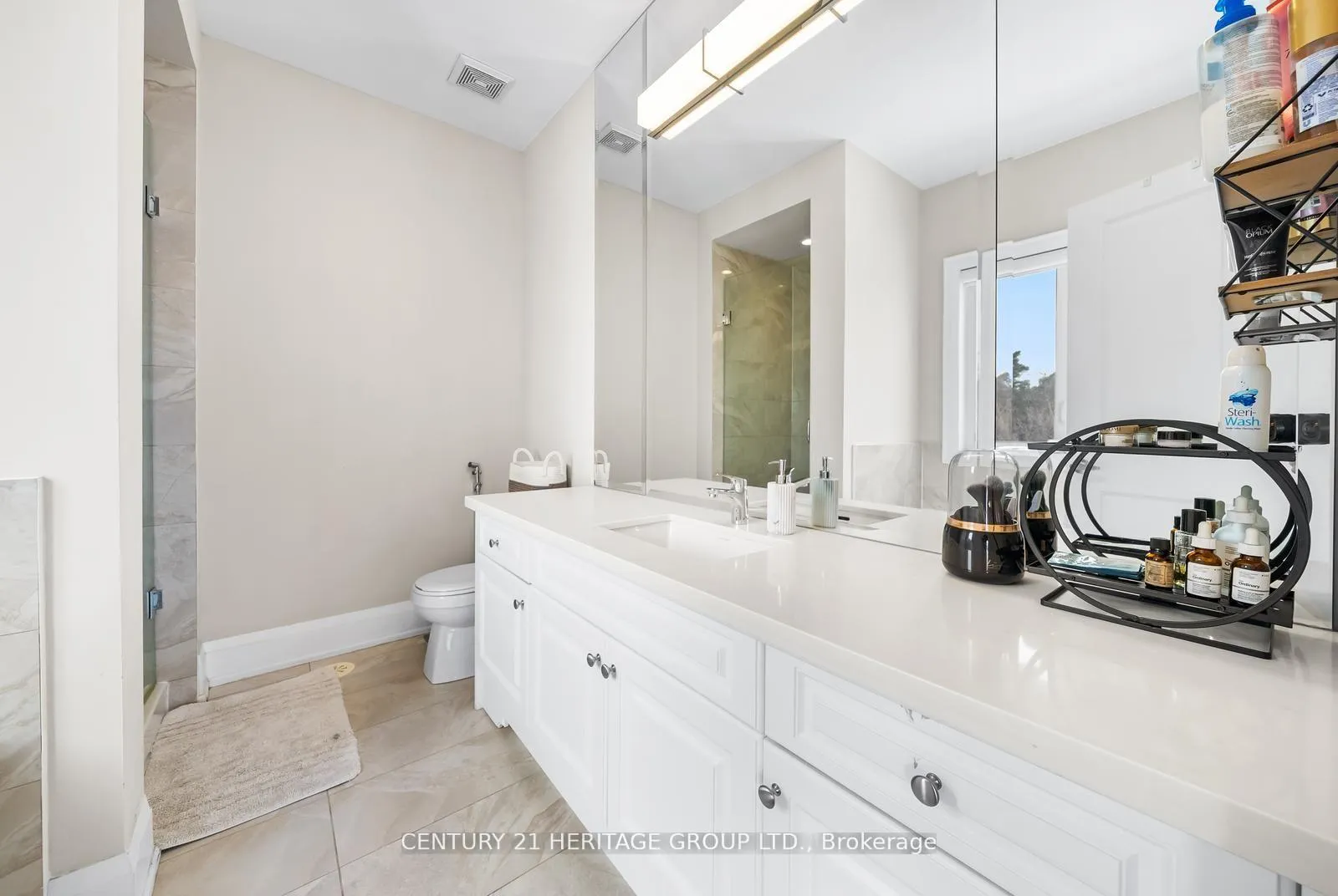 Photo 26 of 210 Arianna Crescent, Vaughan, Patterson — HOMEH