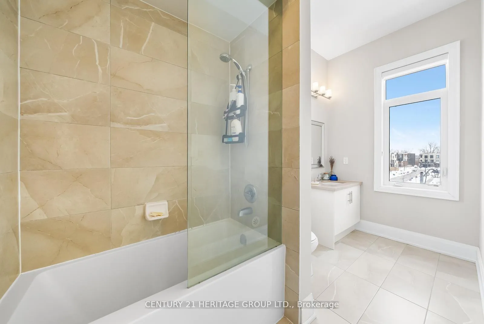 Photo 34 of 210 Arianna Crescent, Vaughan, Patterson — HOMEH