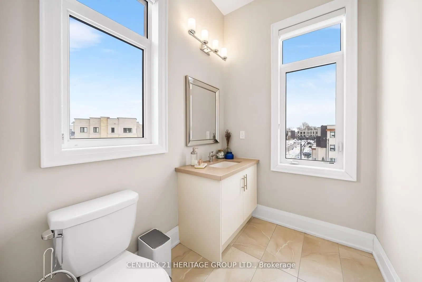 Photo 35 of 210 Arianna Crescent, Vaughan, Patterson — HOMEH