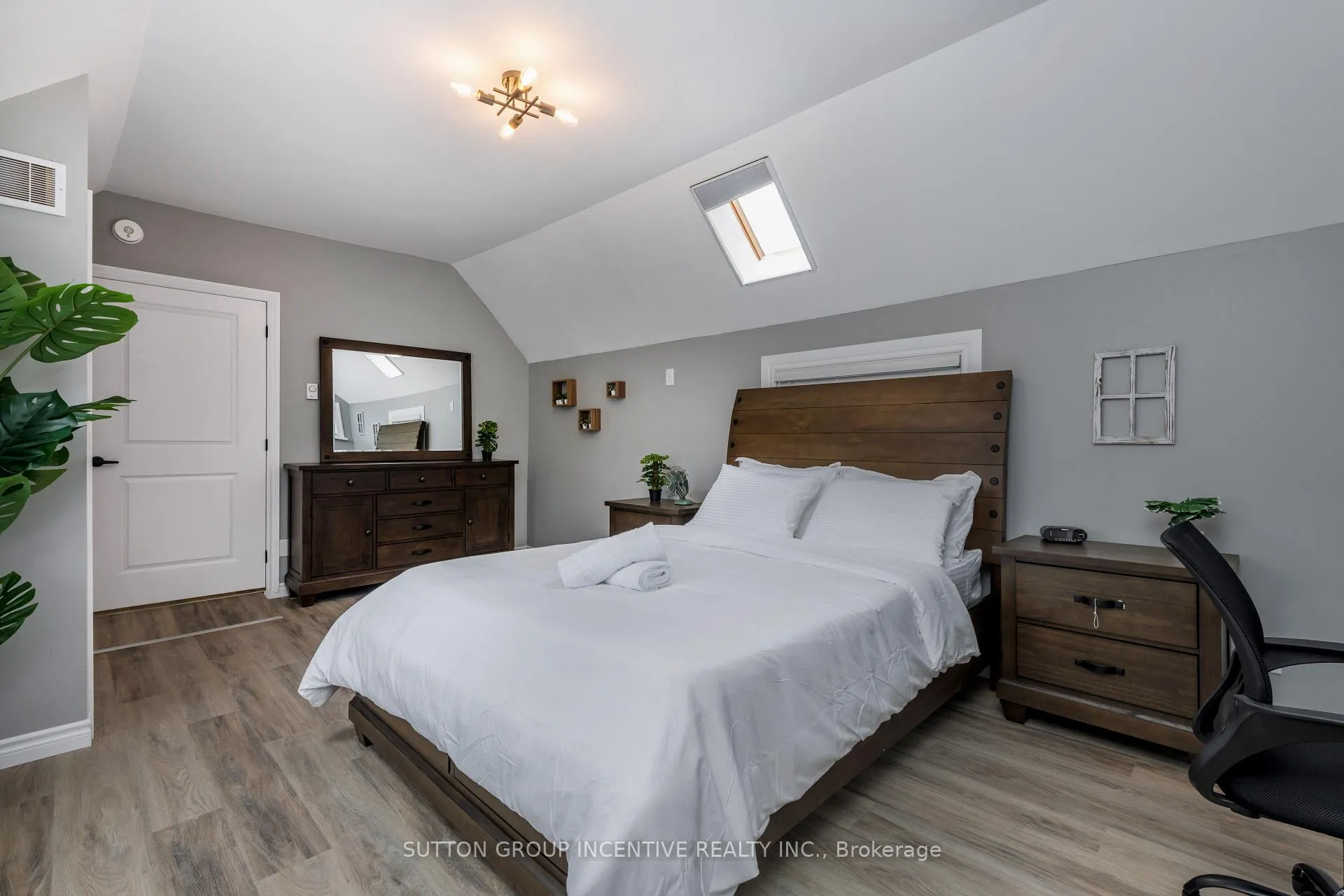 Photo 27 of 48 Alfred Street, Barrie, City Centre — HOMEH