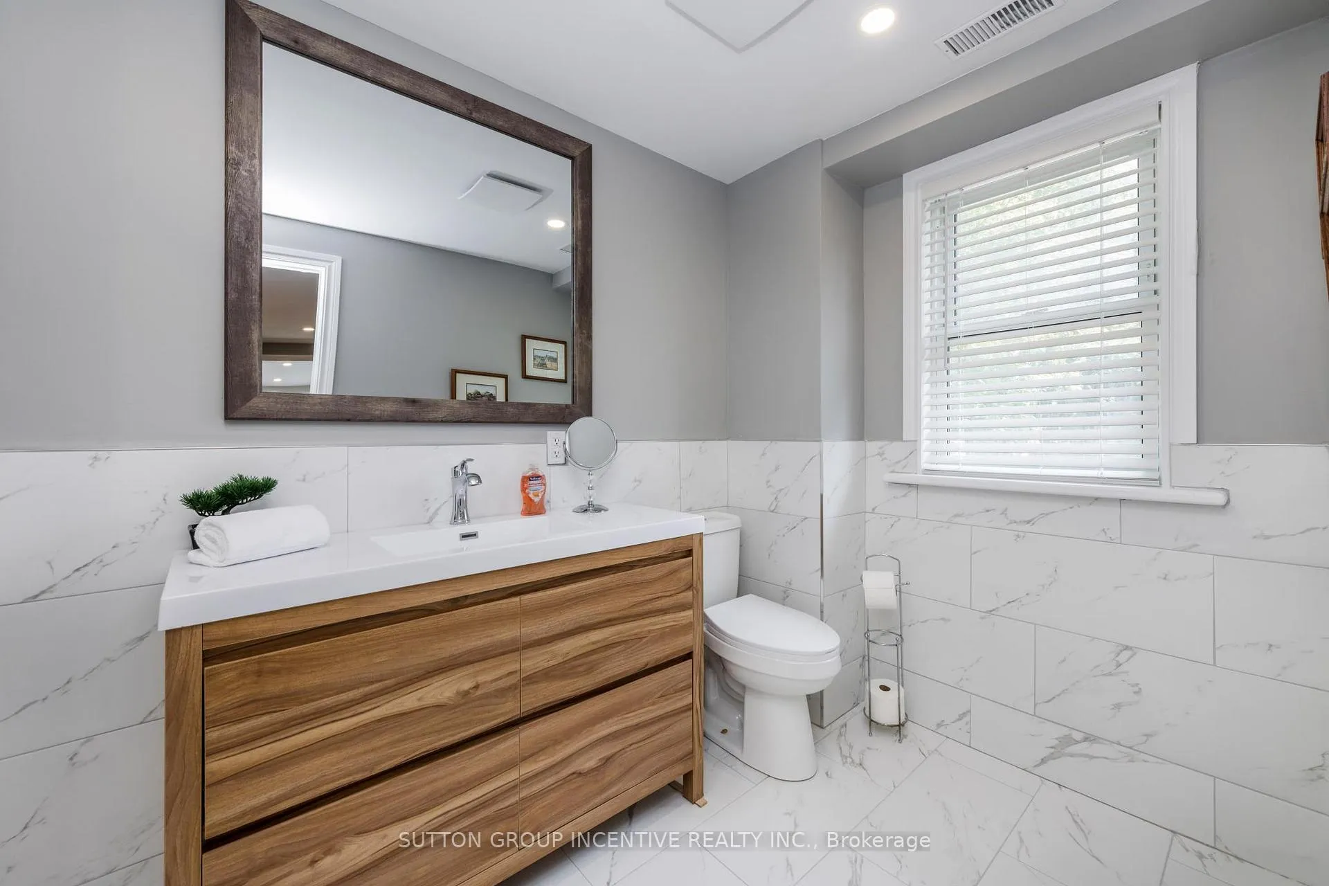 Photo 41 of 48 Alfred Street, Barrie, City Centre — HOMEH