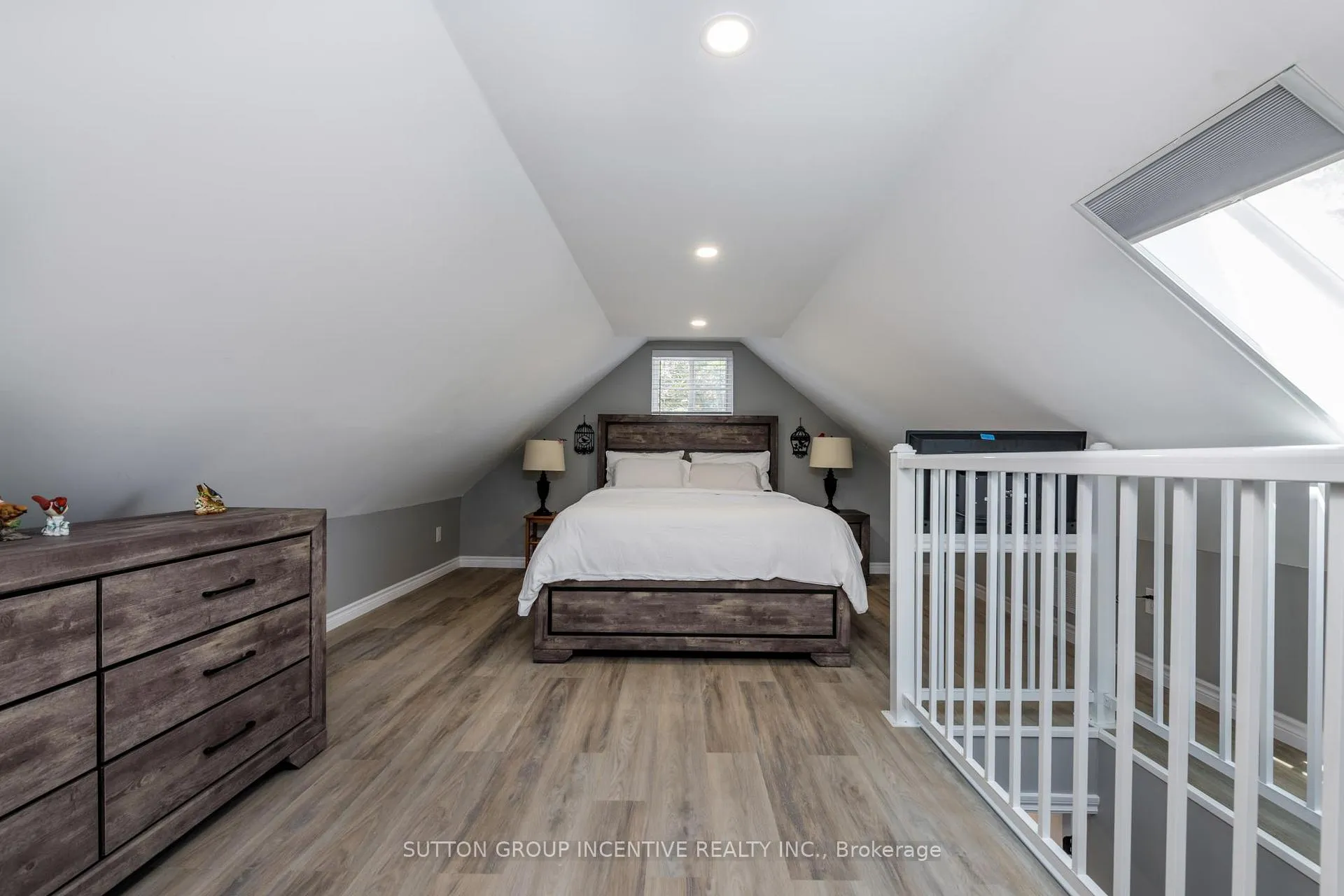 Photo 44 of 48 Alfred Street, Barrie, City Centre — HOMEH