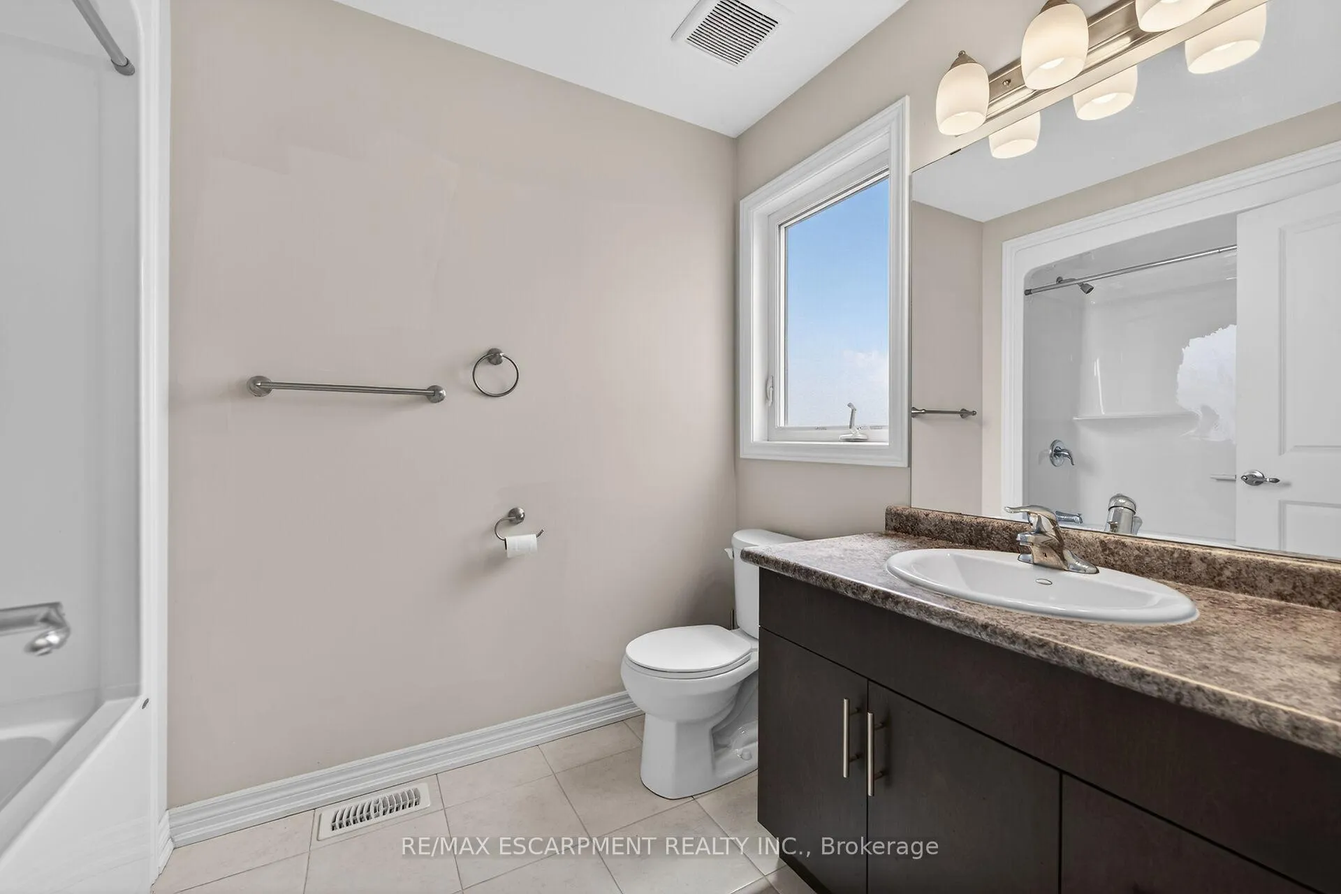Photo 35 of 9 Winterberry Boulevard, Thorold, Confederation Heights — HOMEH