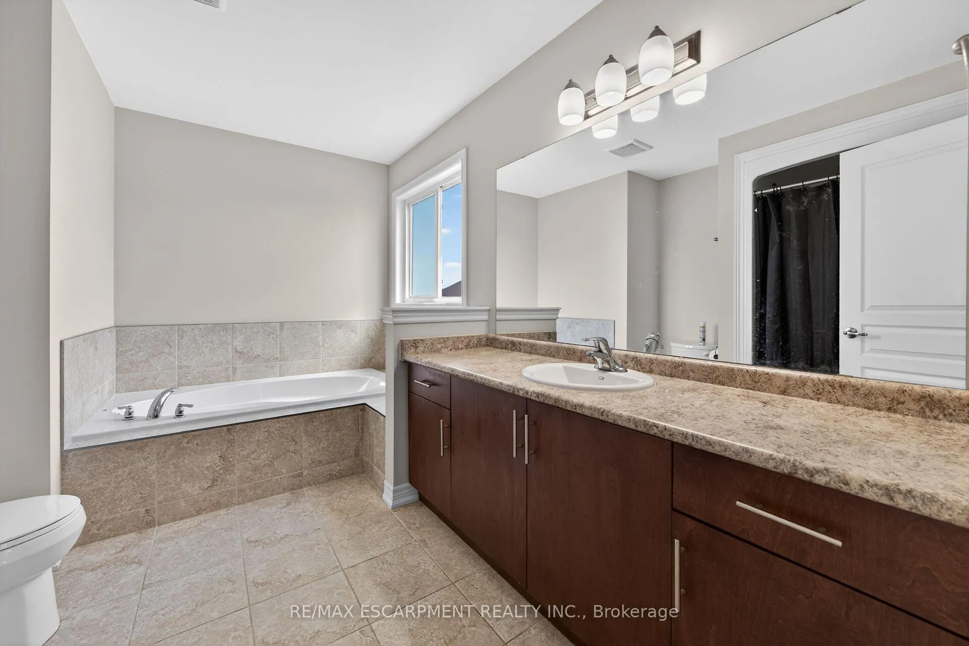 Photo 39 of 9 Winterberry Boulevard, Thorold, Confederation Heights — HOMEH