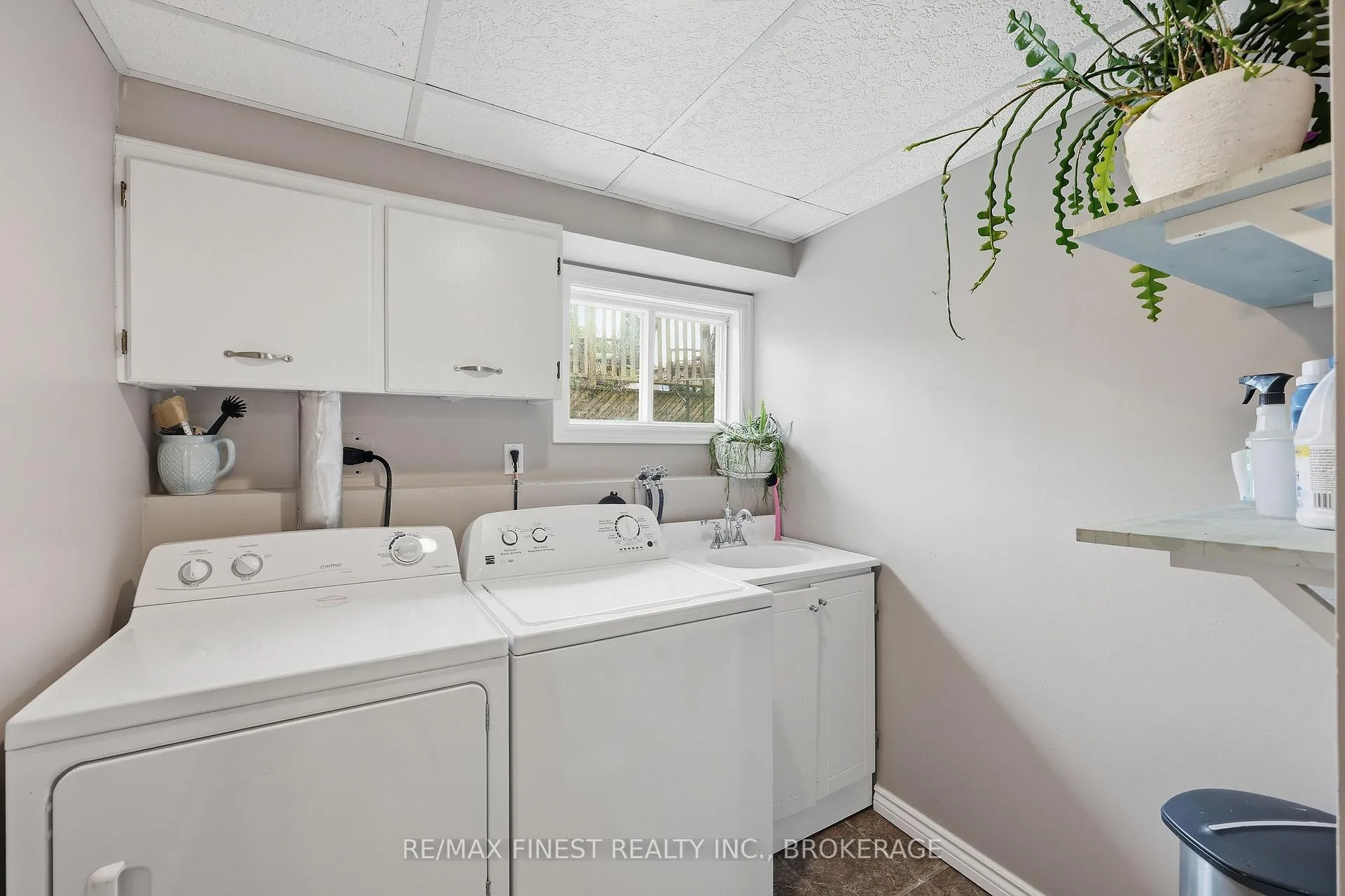 Photo 34 of 78 Nicholson Crescent, Loyalist, Amherstview — HOMEH
