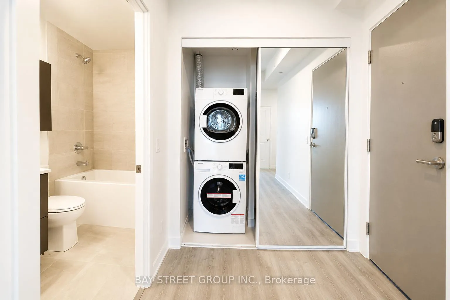 Photo 3 of Unit 912, 50 Upper Mall Way, Vaughan, Brownridge — HOMEH