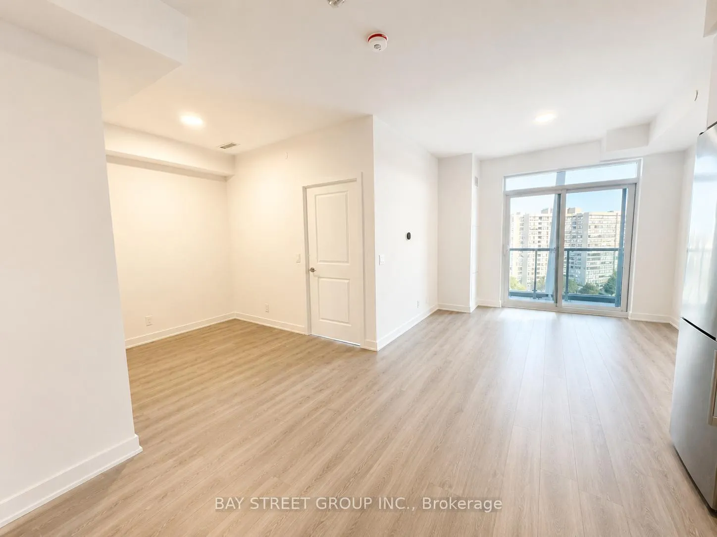 Photo 5 of Unit 912, 50 Upper Mall Way, Vaughan, Brownridge — HOMEH
