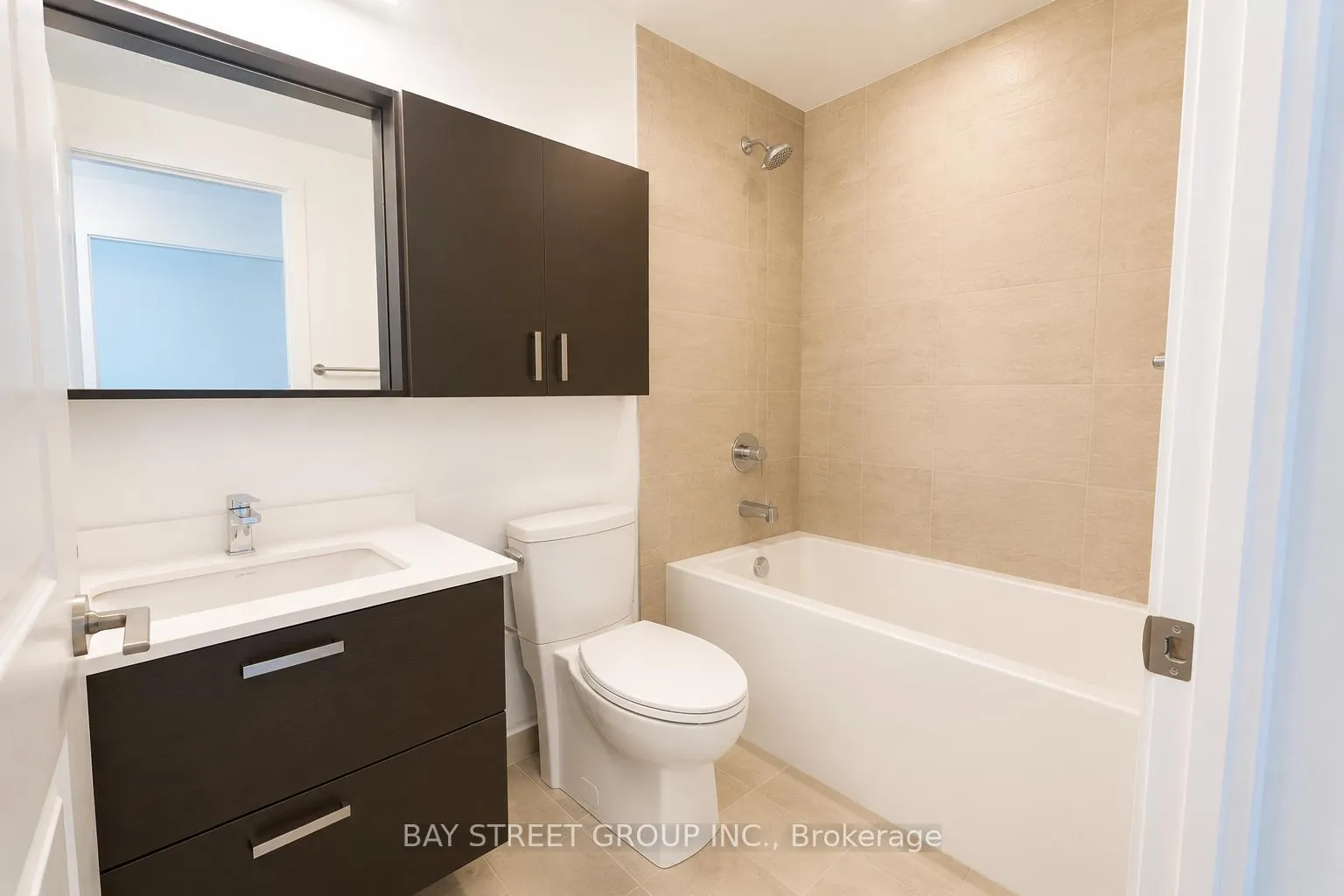 Photo 8 of Unit 912, 50 Upper Mall Way, Vaughan, Brownridge — HOMEH