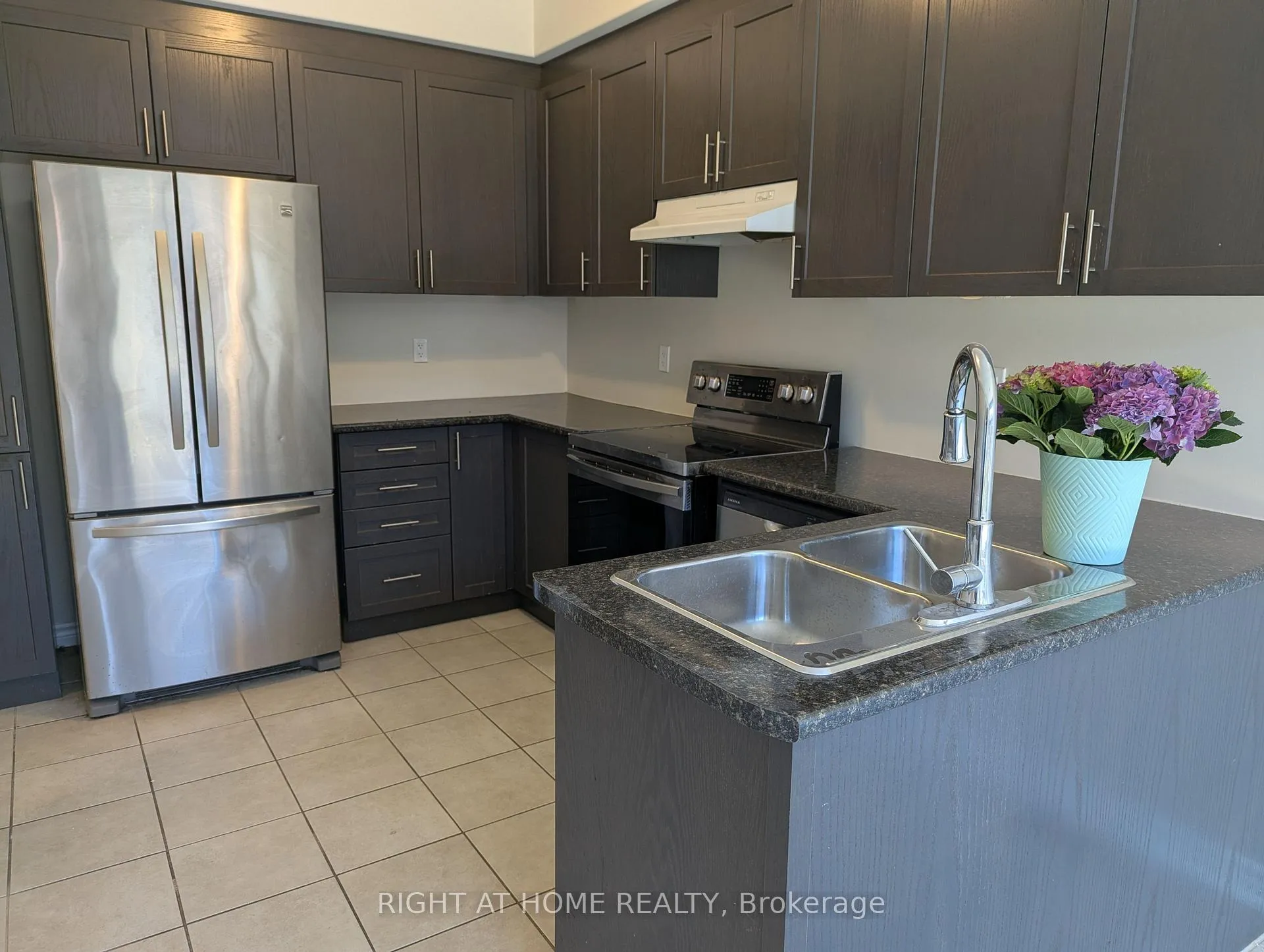 Photo 5 of 52 Holt Drive, New Tecumseth, Alliston — HOMEH