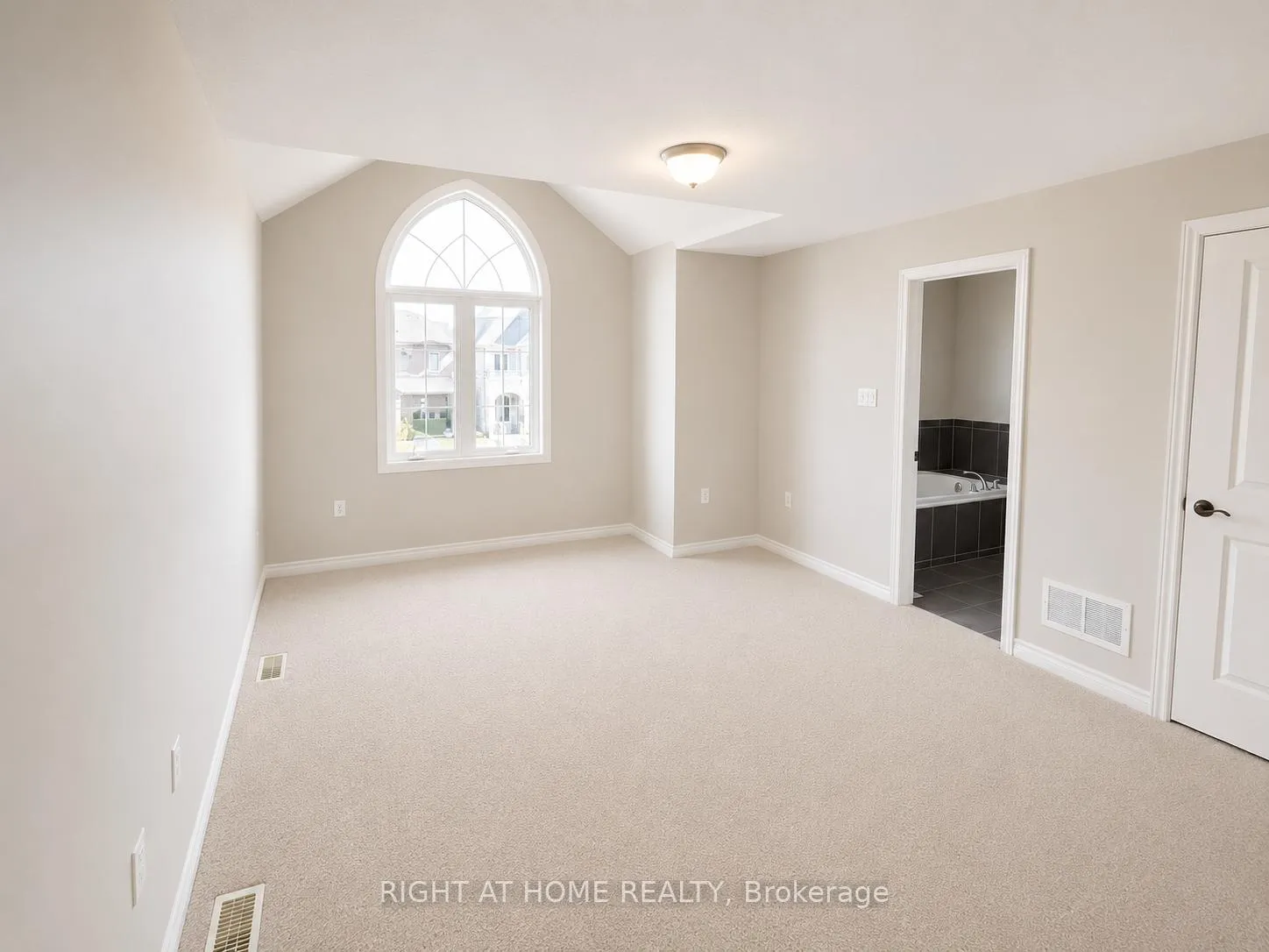 Photo 10 of 52 Holt Drive, New Tecumseth, Alliston — HOMEH