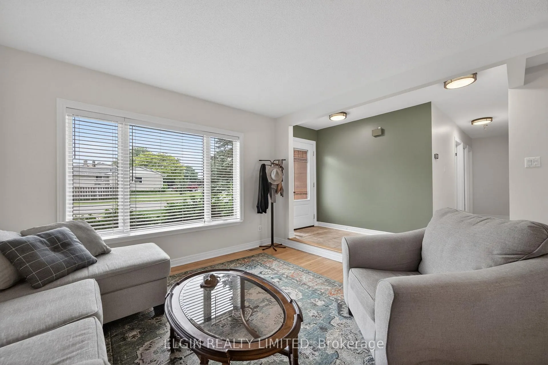 Photo 11 of 30 Erinlea Drive, St. Thomas — HOMEH