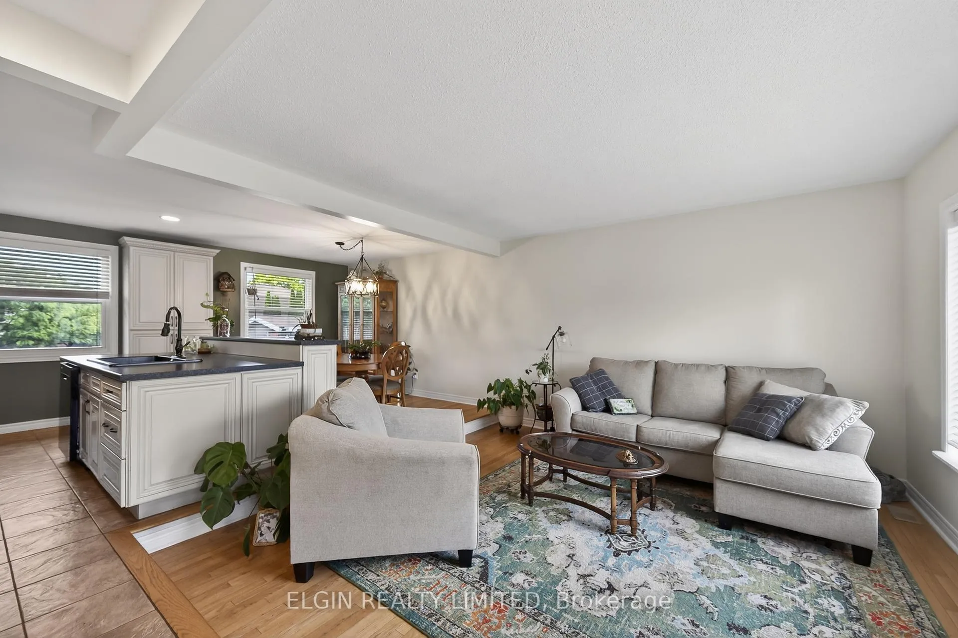 Photo 12 of 30 Erinlea Drive, St. Thomas — HOMEH