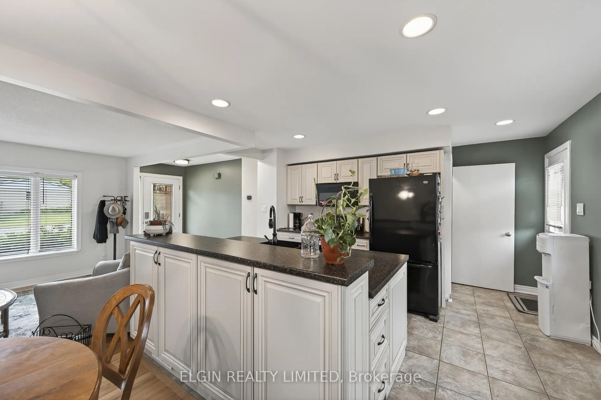 Photo 17 of 30 Erinlea Drive, St. Thomas — HOMEH