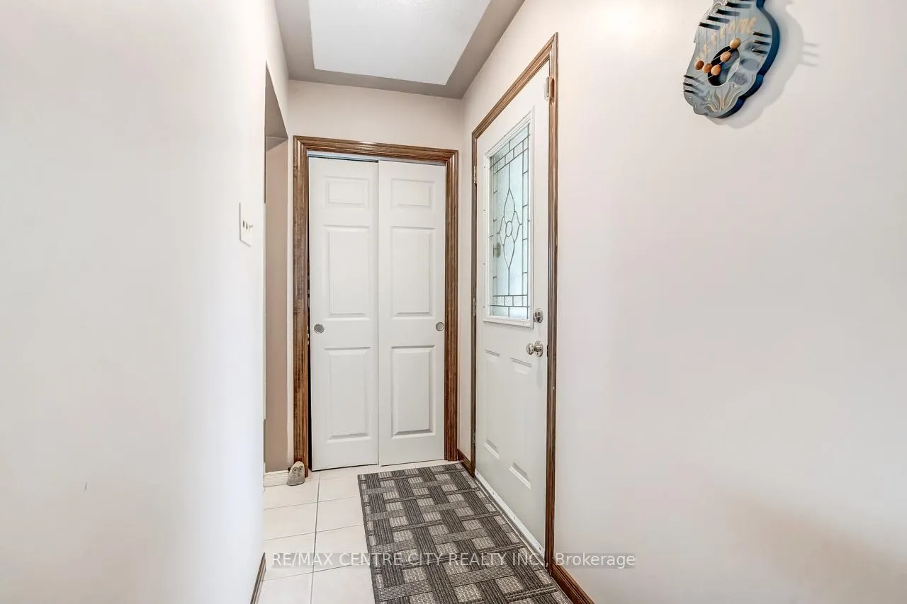 Photo 3 of 20 Hines Crescent, London, South Q — HOMEH