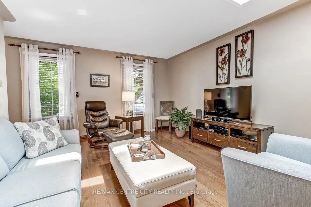 Photo 6 of 20 Hines Crescent, London, South Q — HOMEH