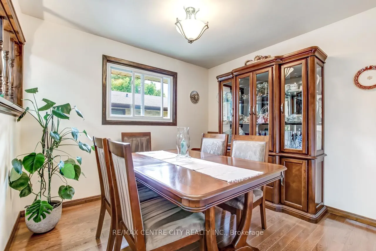 Photo 7 of 20 Hines Crescent, London, South Q — HOMEH