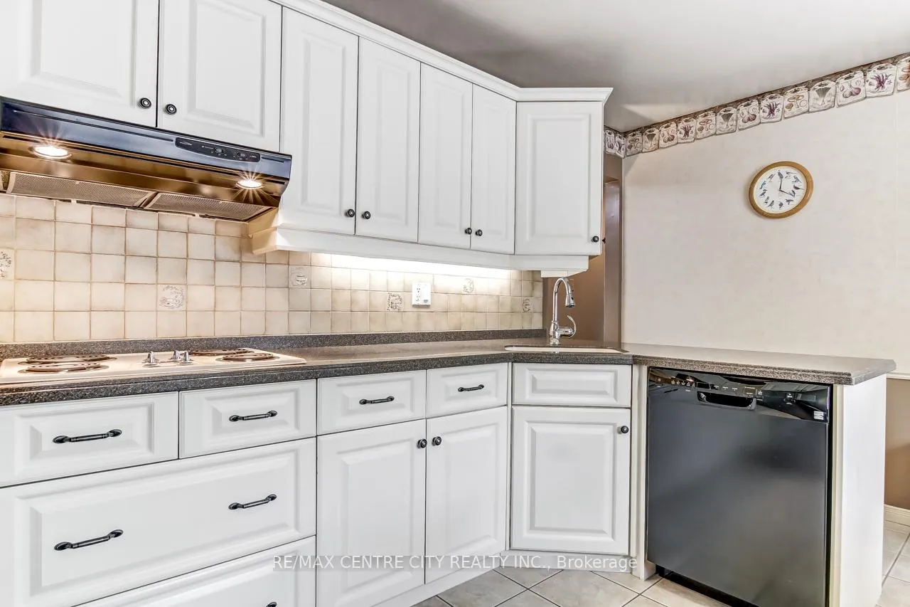 Photo 10 of 20 Hines Crescent, London, South Q — HOMEH