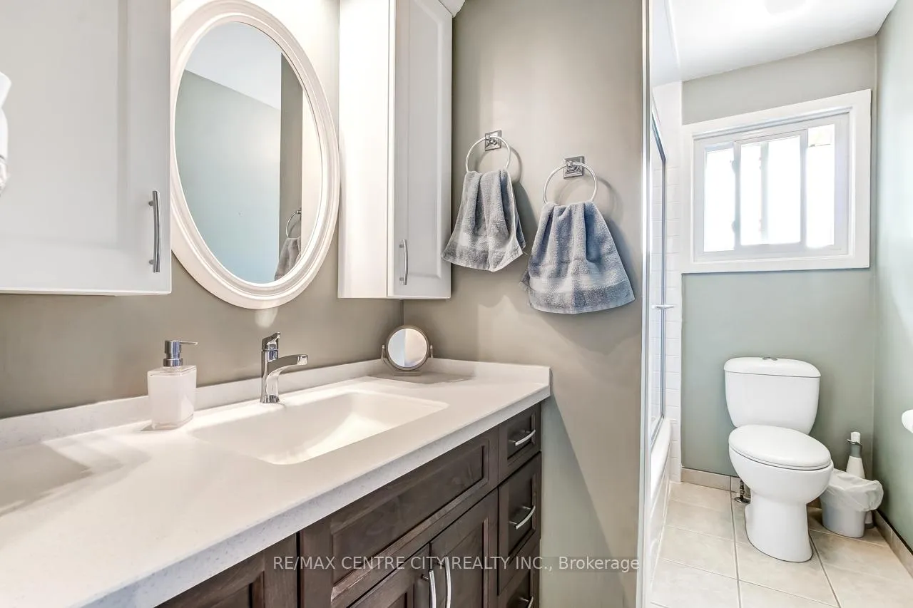 Photo 11 of 20 Hines Crescent, London, South Q — HOMEH