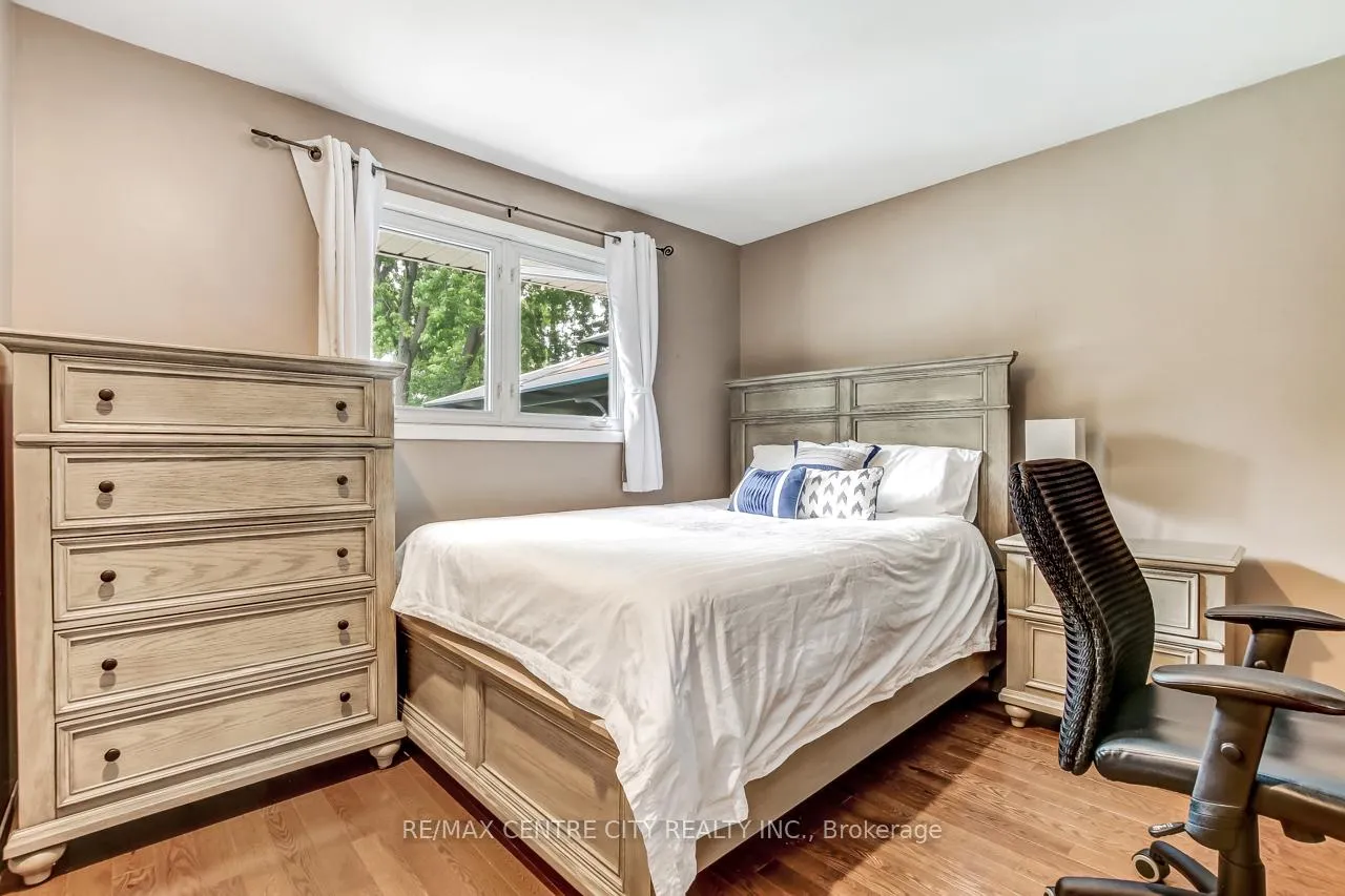 Photo 13 of 20 Hines Crescent, London, South Q — HOMEH