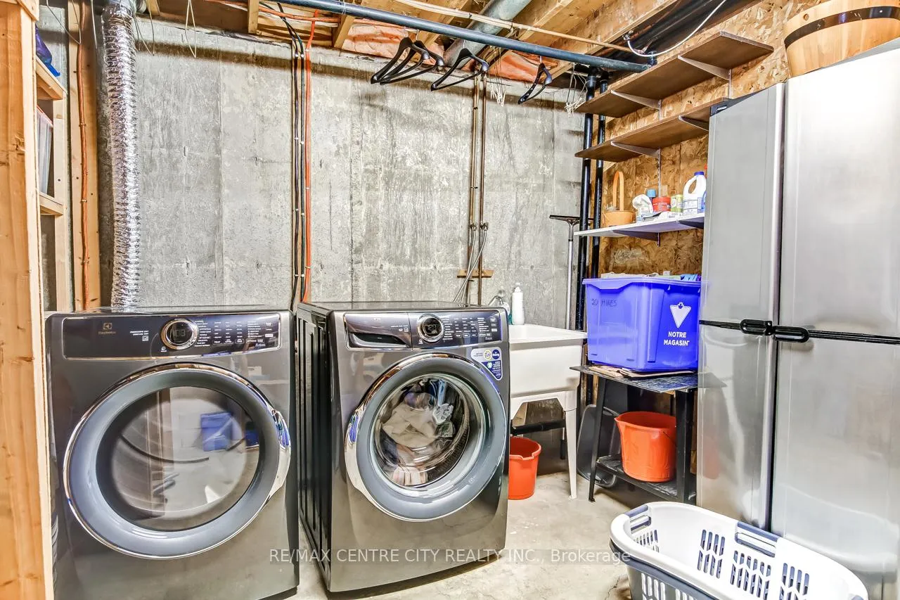 Photo 15 of 20 Hines Crescent, London, South Q — HOMEH