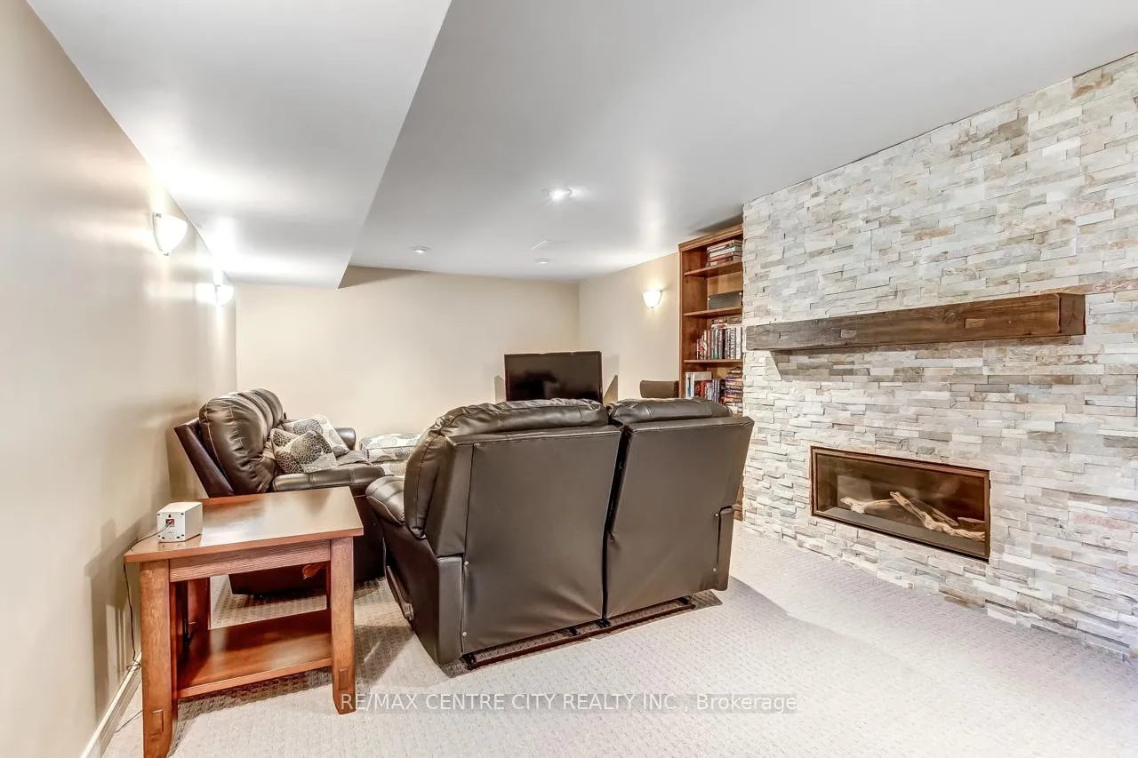 Photo 17 of 20 Hines Crescent, London, South Q — HOMEH