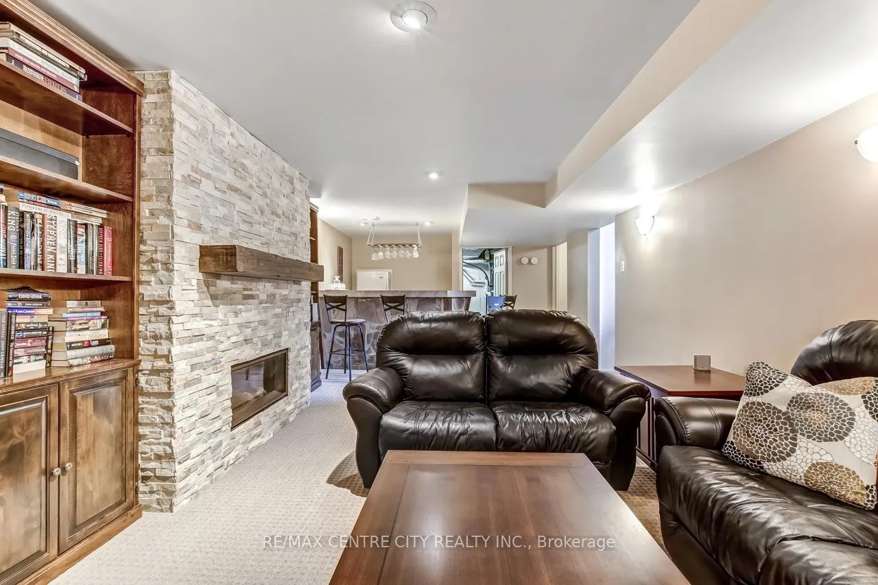 Photo 19 of 20 Hines Crescent, London, South Q — HOMEH
