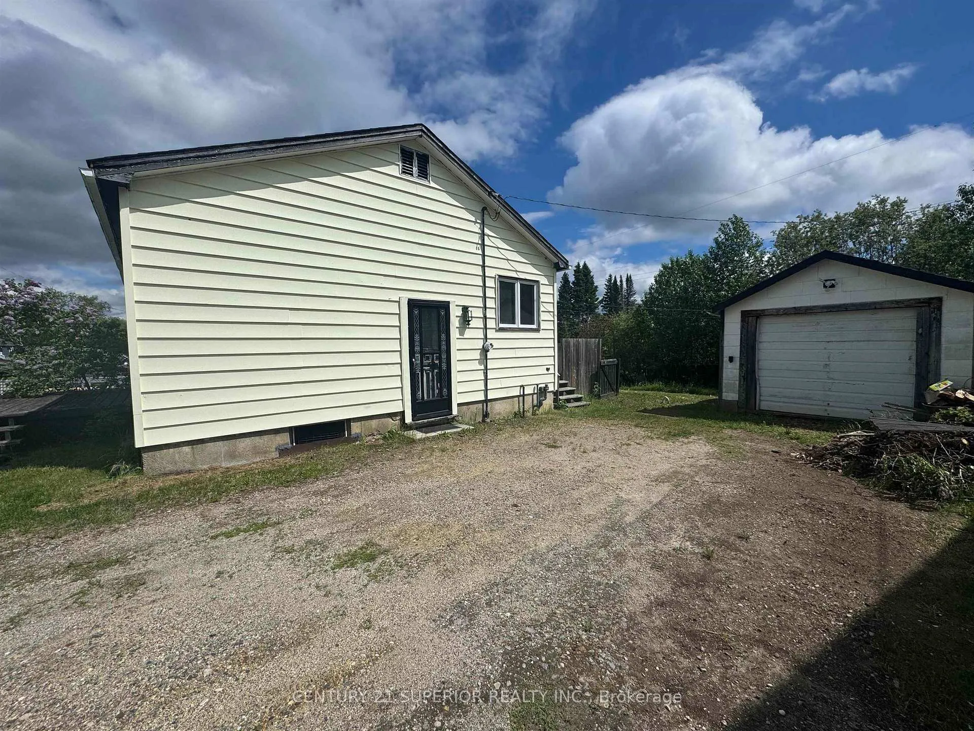 Photo 4 of 28 Warbler Drive, Manitouwadge — HOMEH