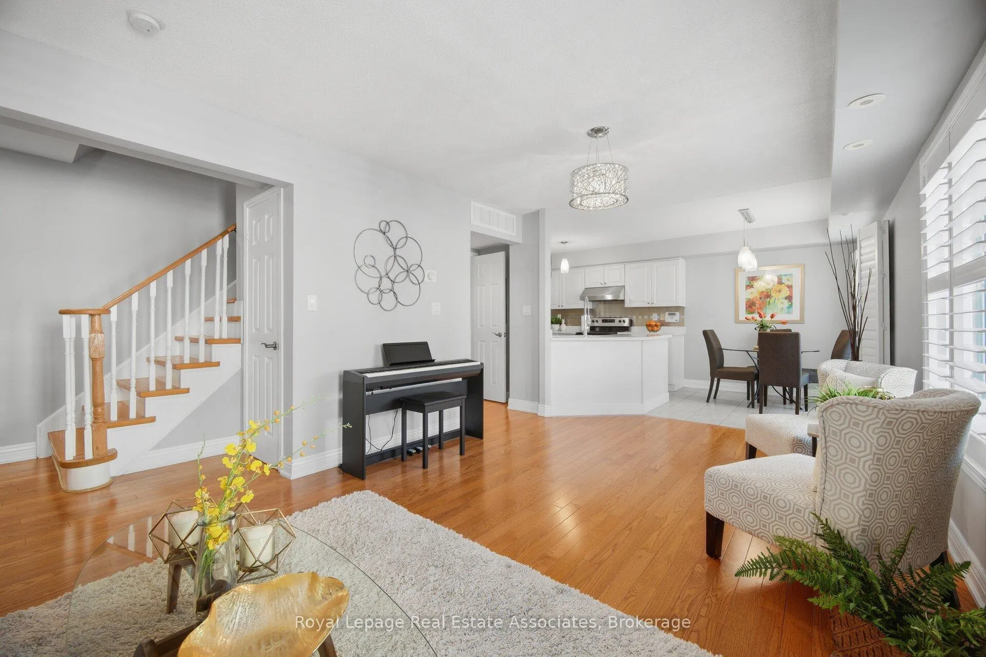 Photo 7 of 192 Louisbourg Way, Markham, Greensborough — HOMEH