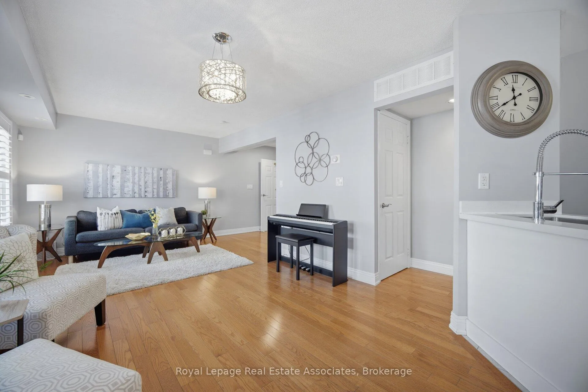 Photo 8 of 192 Louisbourg Way, Markham, Greensborough — HOMEH