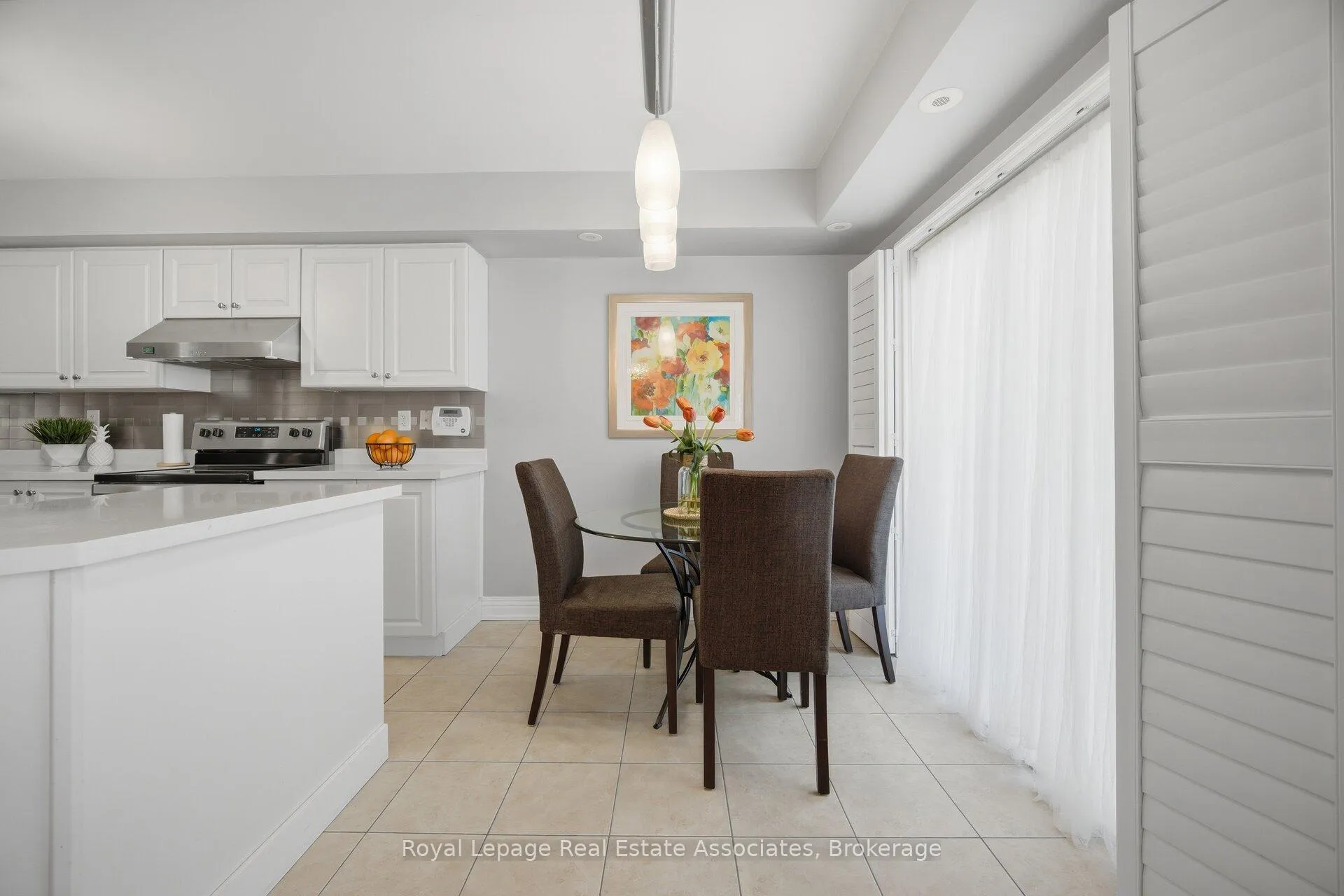Photo 11 of 192 Louisbourg Way, Markham, Greensborough — HOMEH