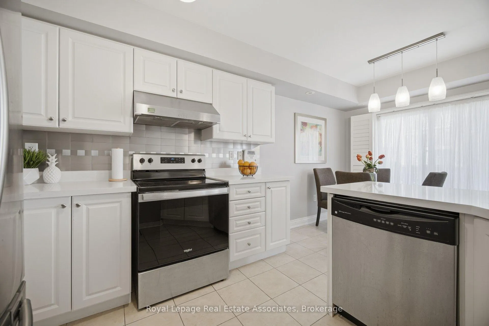 Photo 17 of 192 Louisbourg Way, Markham, Greensborough — HOMEH